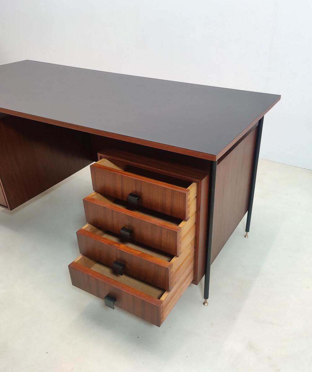 Mid-Century Modern Italian Desk with Drawers, Wood, 1960s For Sale 1