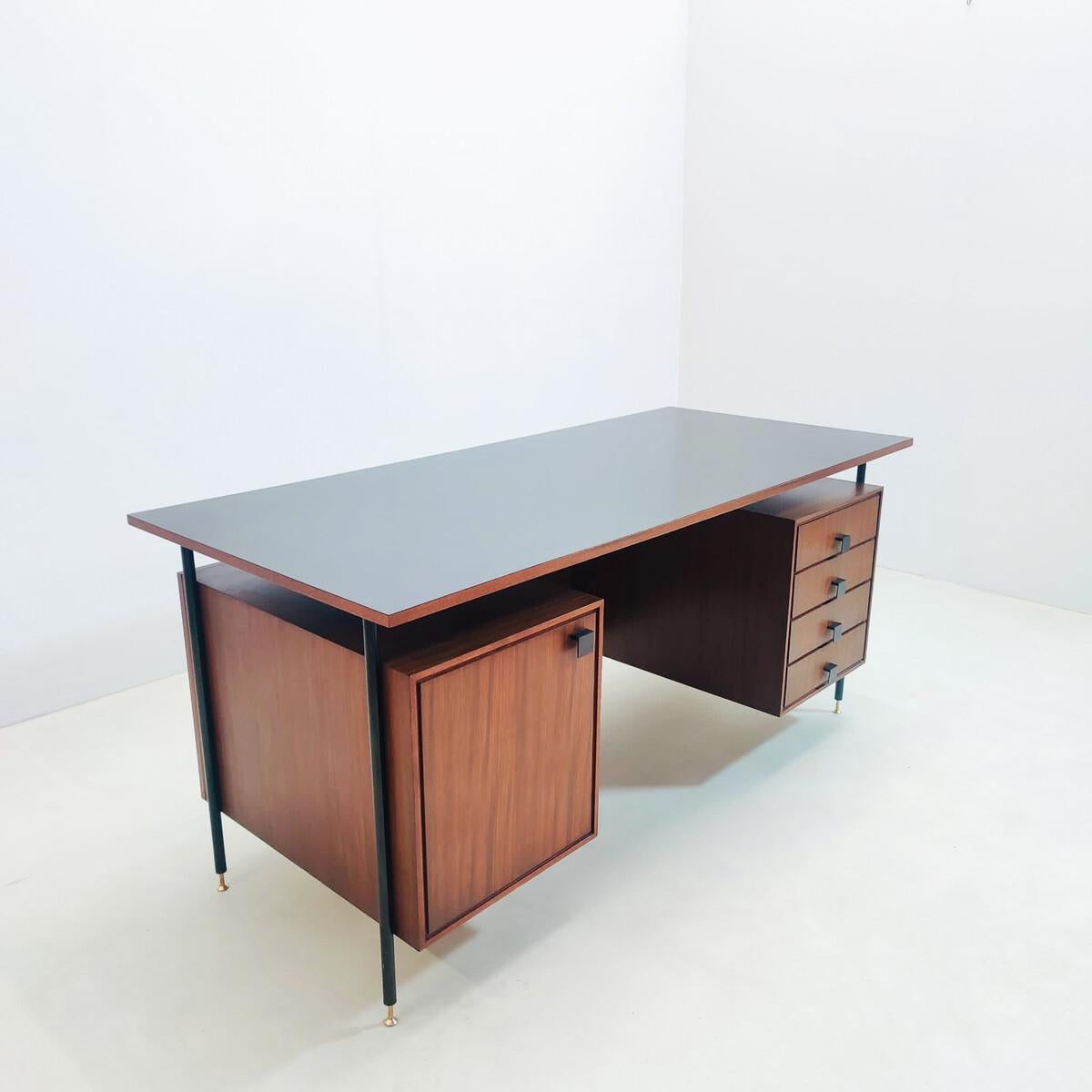 Mid-Century Modern Italian Desk with Drawers, Wood, 1960s For Sale 5