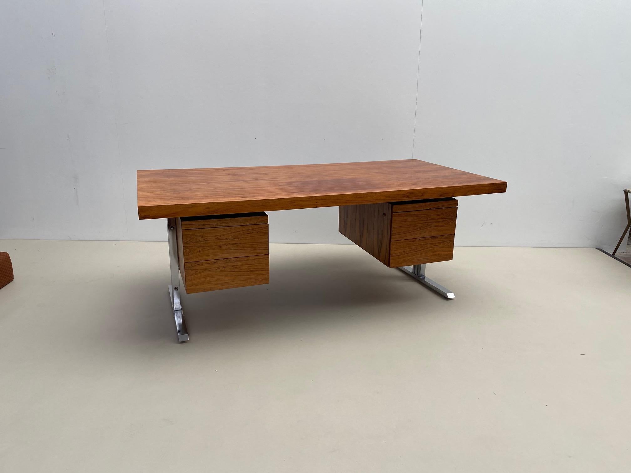 Mid-Century Modern Italian Desk with Drawers , Wood and Chrome, 1970s For Sale 6