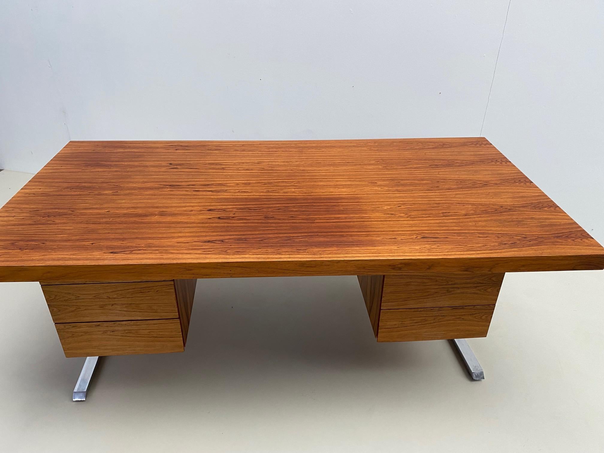 Mid-Century Modern Italian desk, wood and chrome, 1970s

Tablet : 6cm.
 