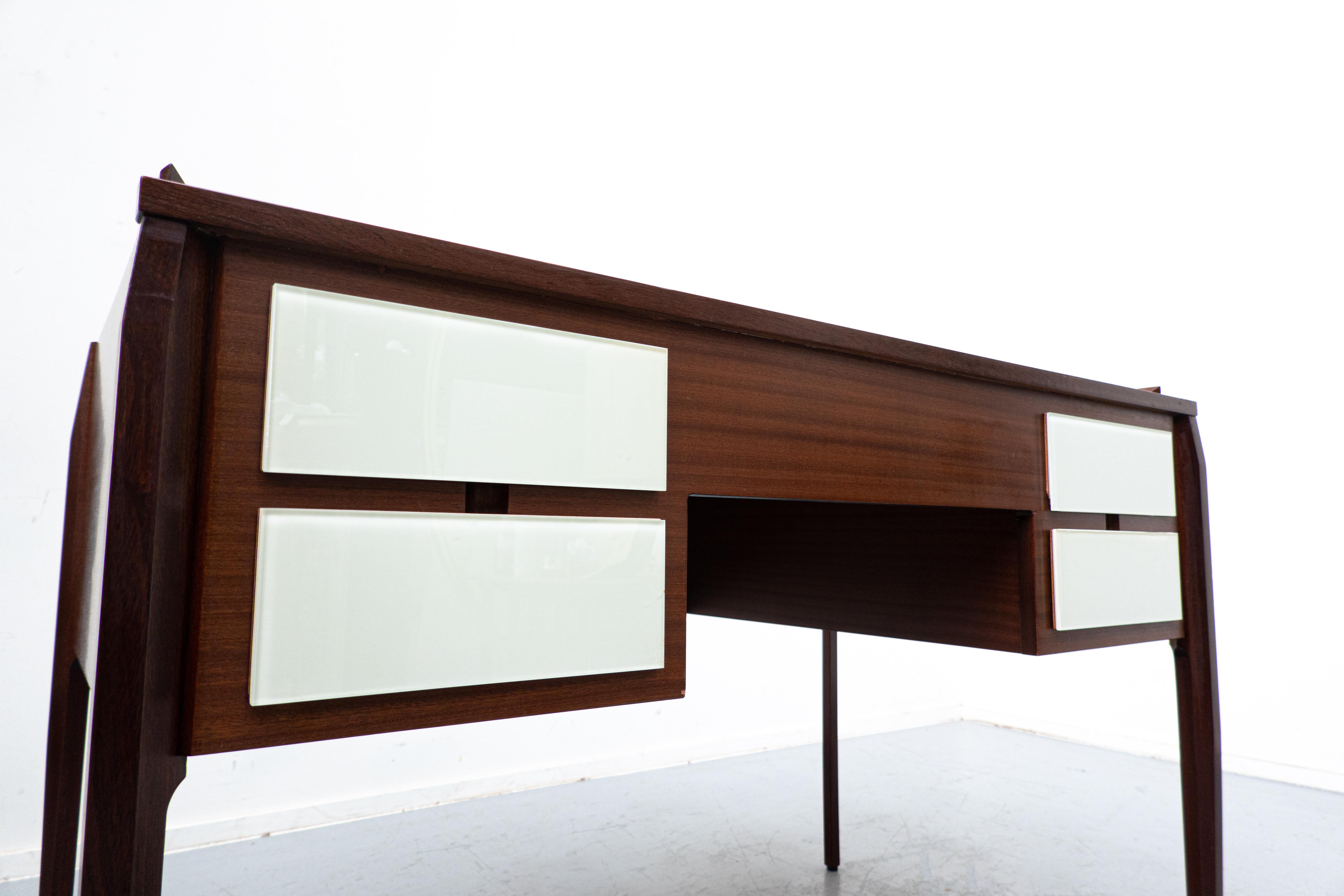 Mid-Century Modern Italian Desk, Wood and Glass, 1950s In Good Condition For Sale In Brussels, BE