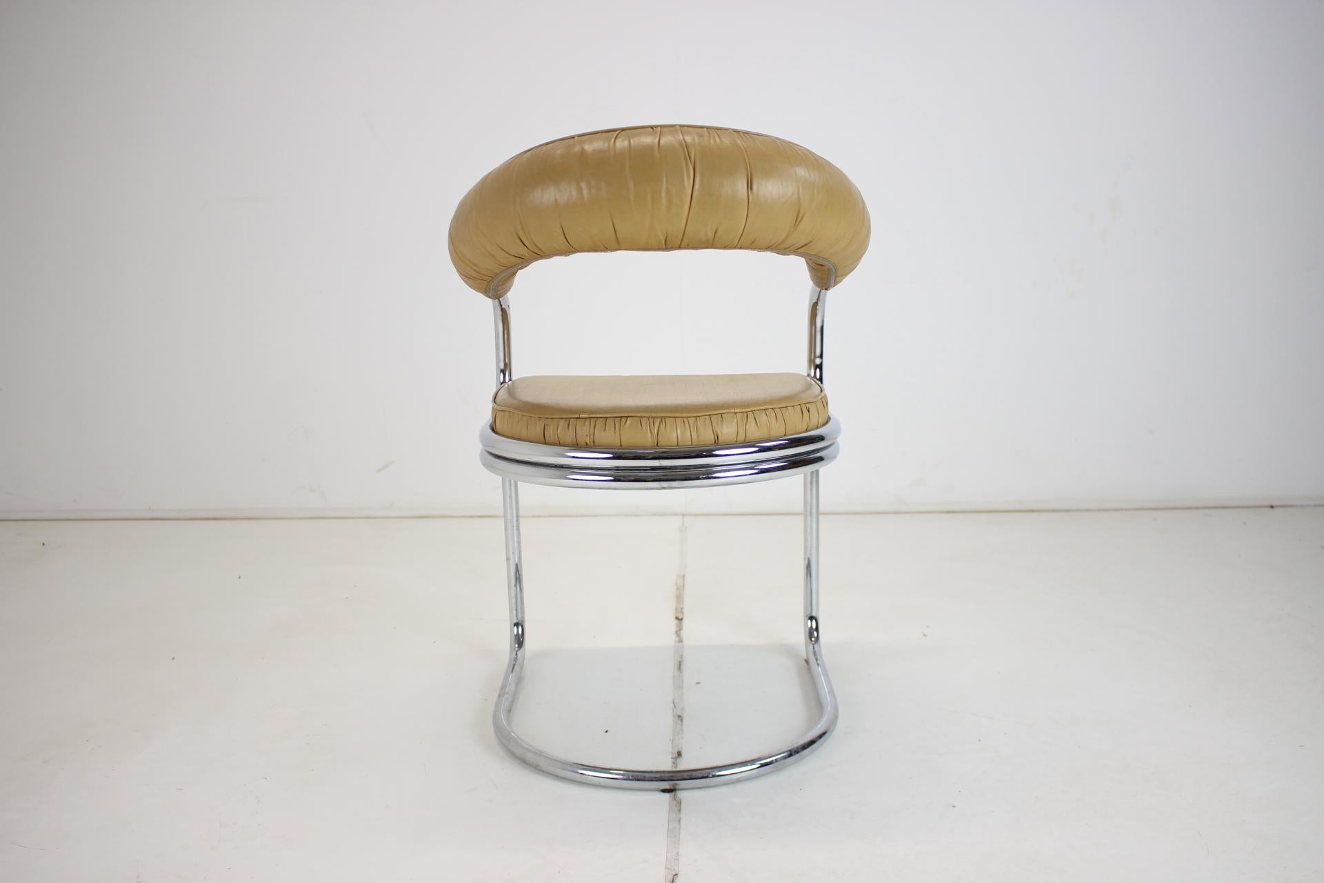 Mid-Century Modern Italian Dining Chairs Giotto Stoppino , 1970s For Sale 1