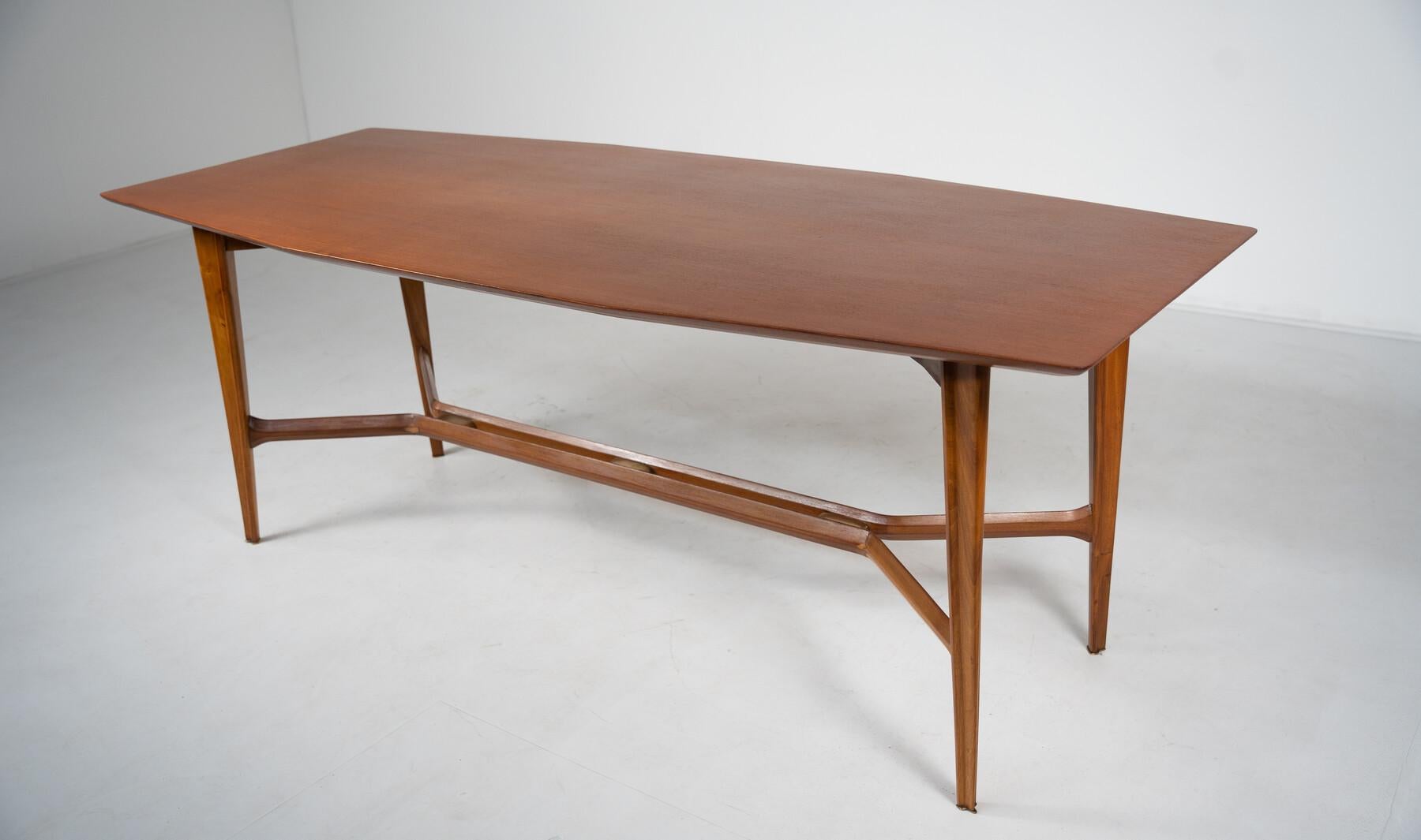 Table de salle à manger italienne moderne du milieu du siècle par Studio Moscatelli ,1950s