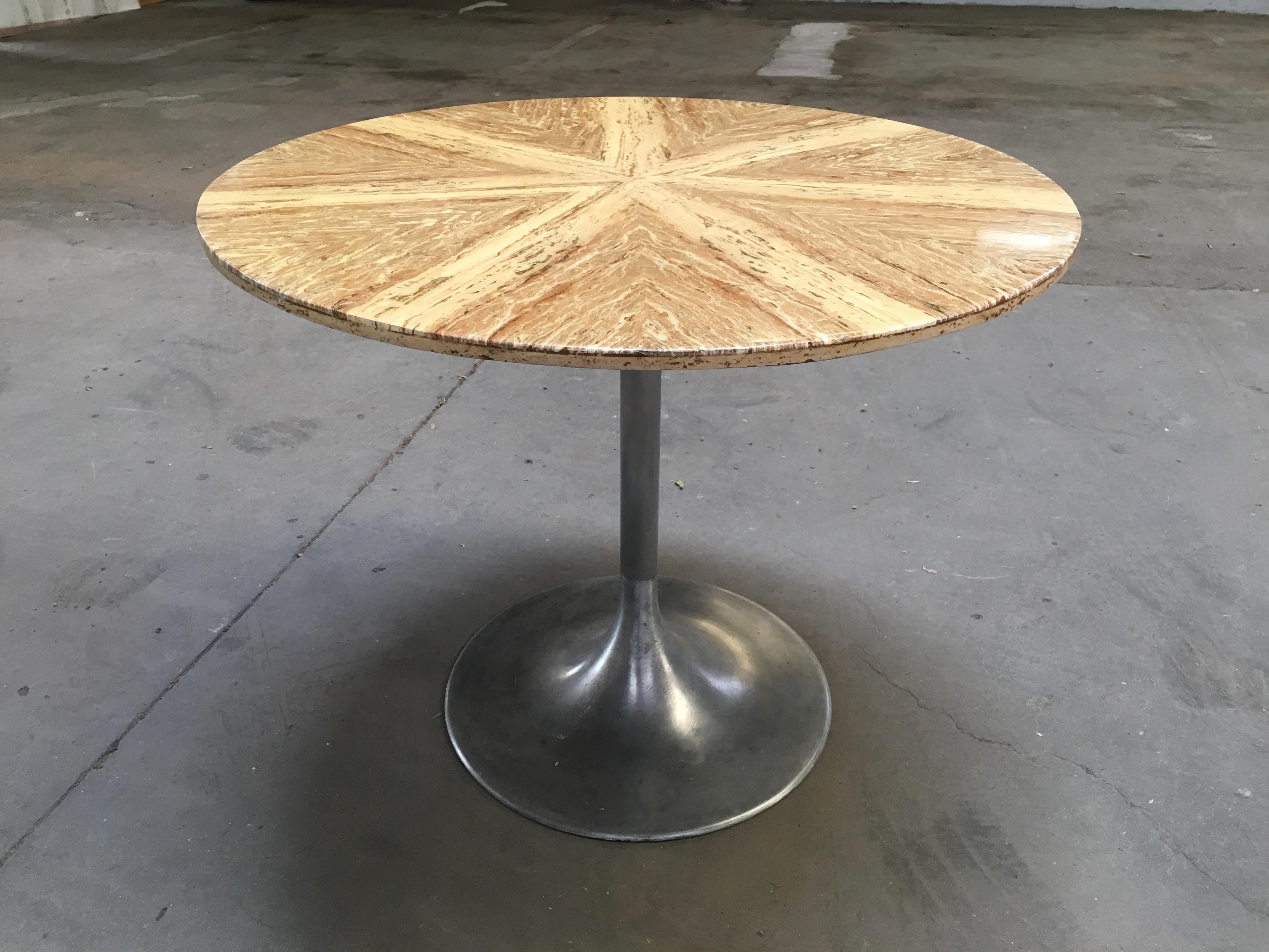 Mid-Century Modern Italian Dining Table with Yellow Persian Travertino Top 1970s In Good Condition In Prato, IT