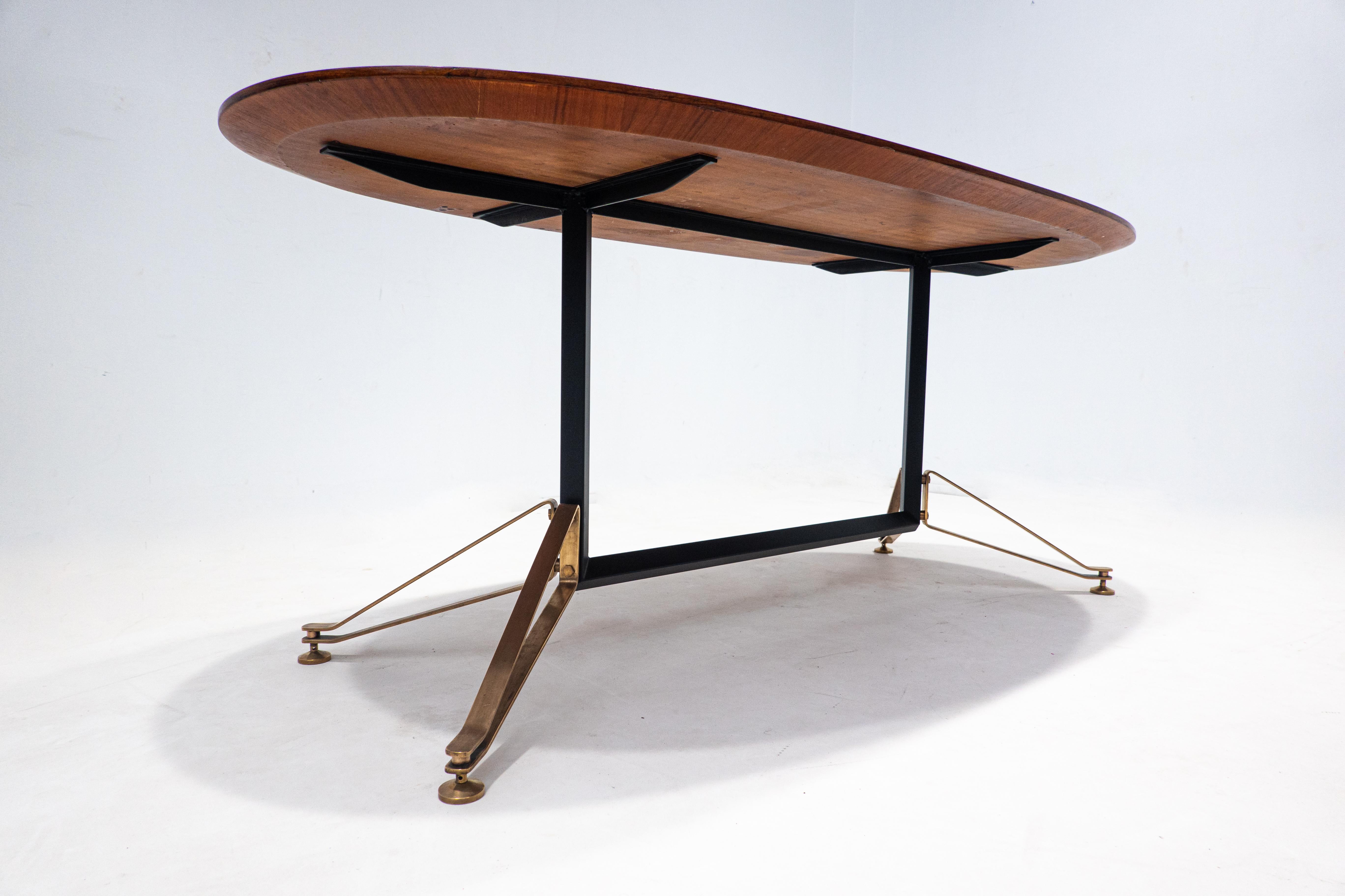 Mid-Century Modern Table à manger italienne moderne du milieu du siècle dernier, bois et laiton, années 1960 en vente
