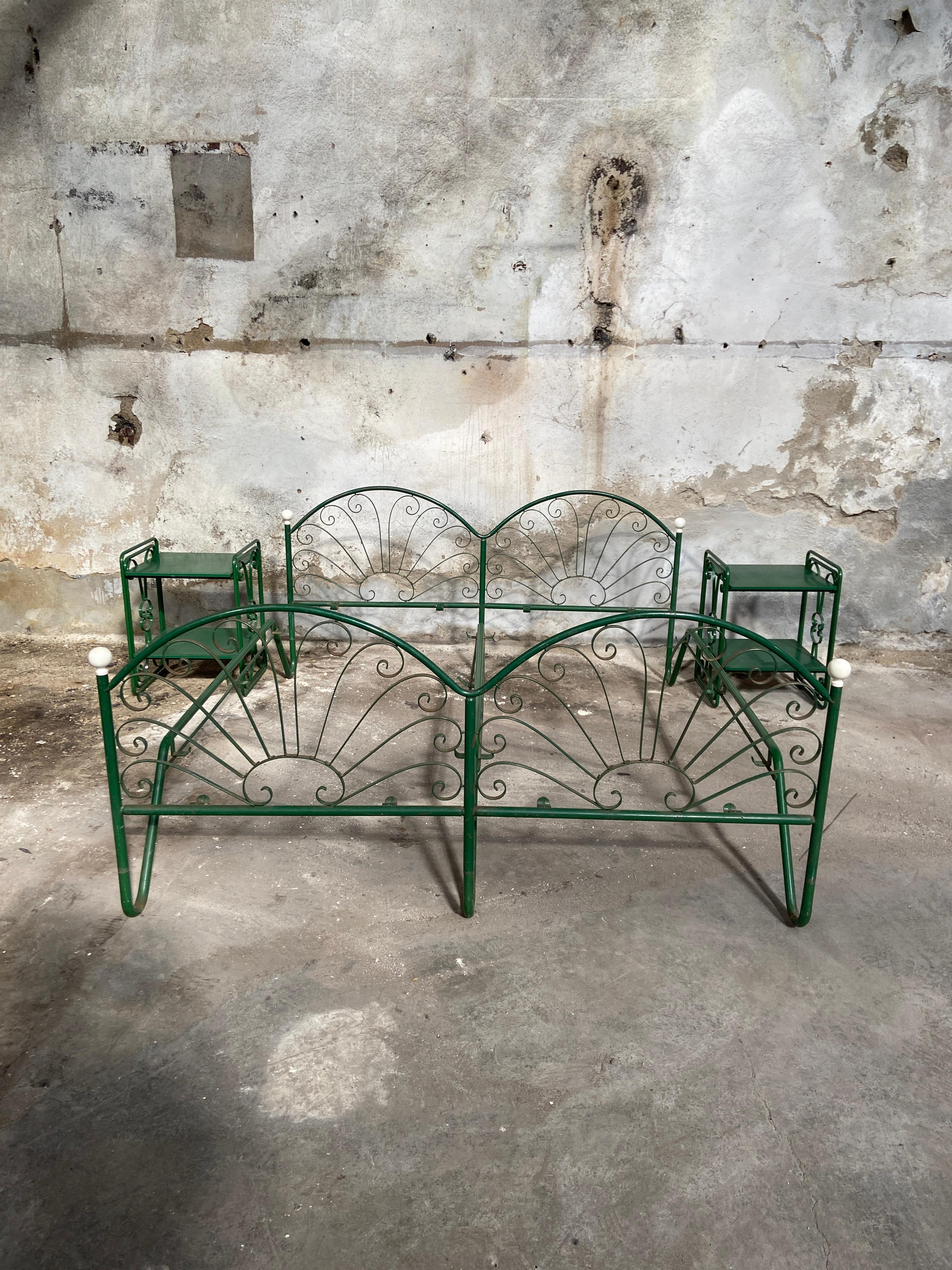 Mid-Century Modern Italian Double Bed in Green Painted Iron From 1970s For Sale 7