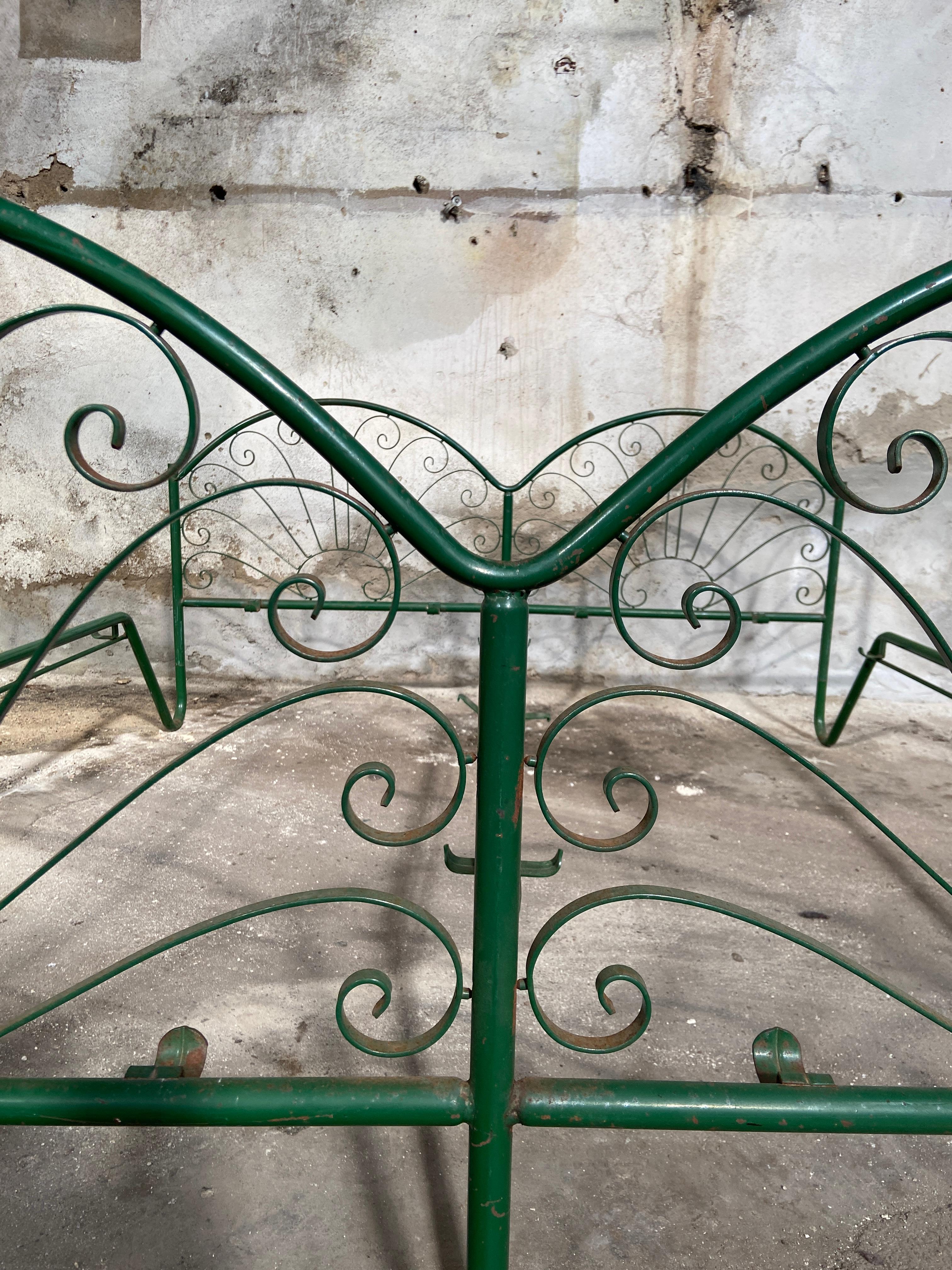 Mid-Century Modern Italian Double Bed in Green Painted Iron From 1970s For Sale 4