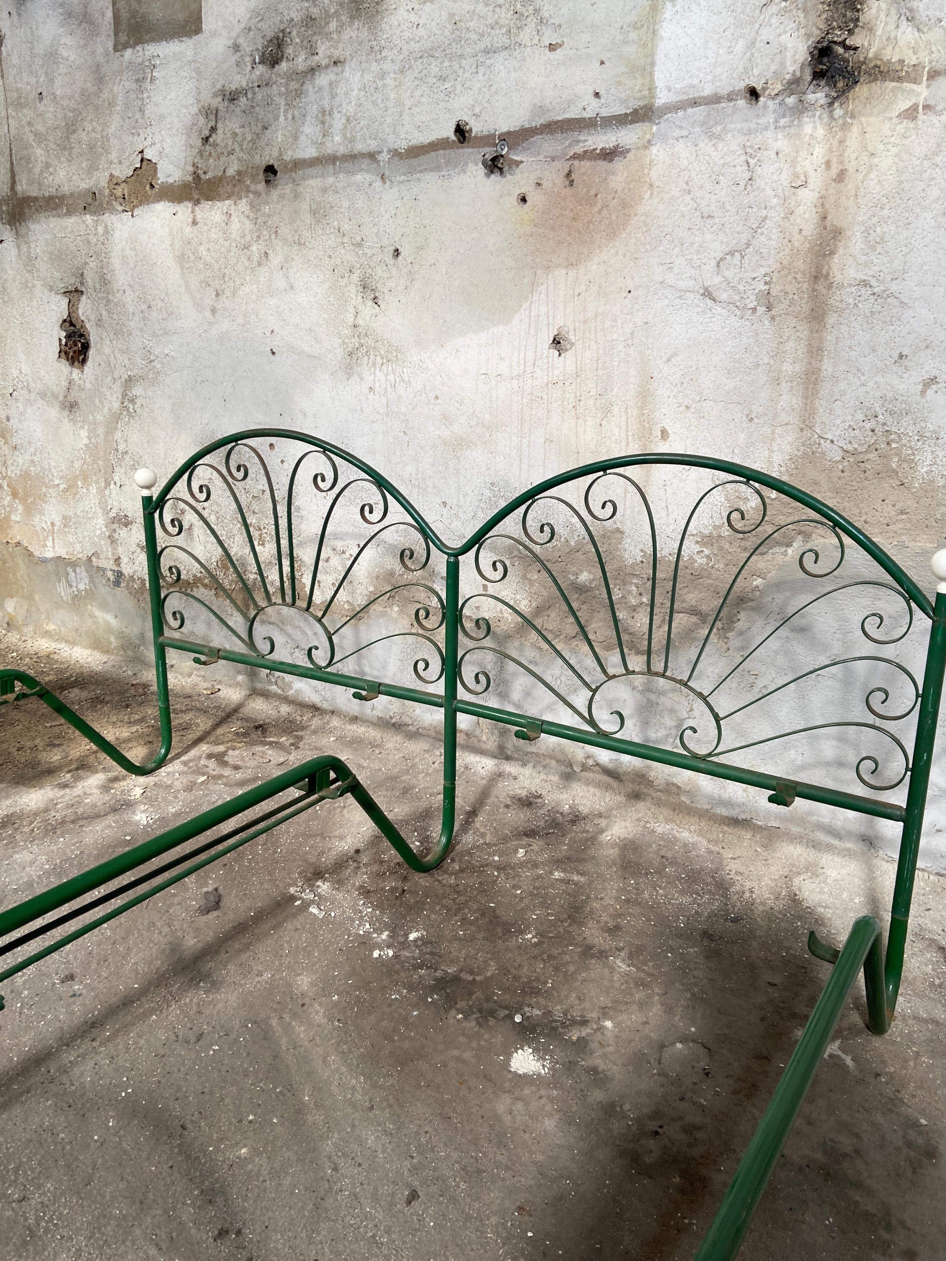 Mid-Century Modern Italian Double Bed in Green Painted Iron From 1970s For Sale 5