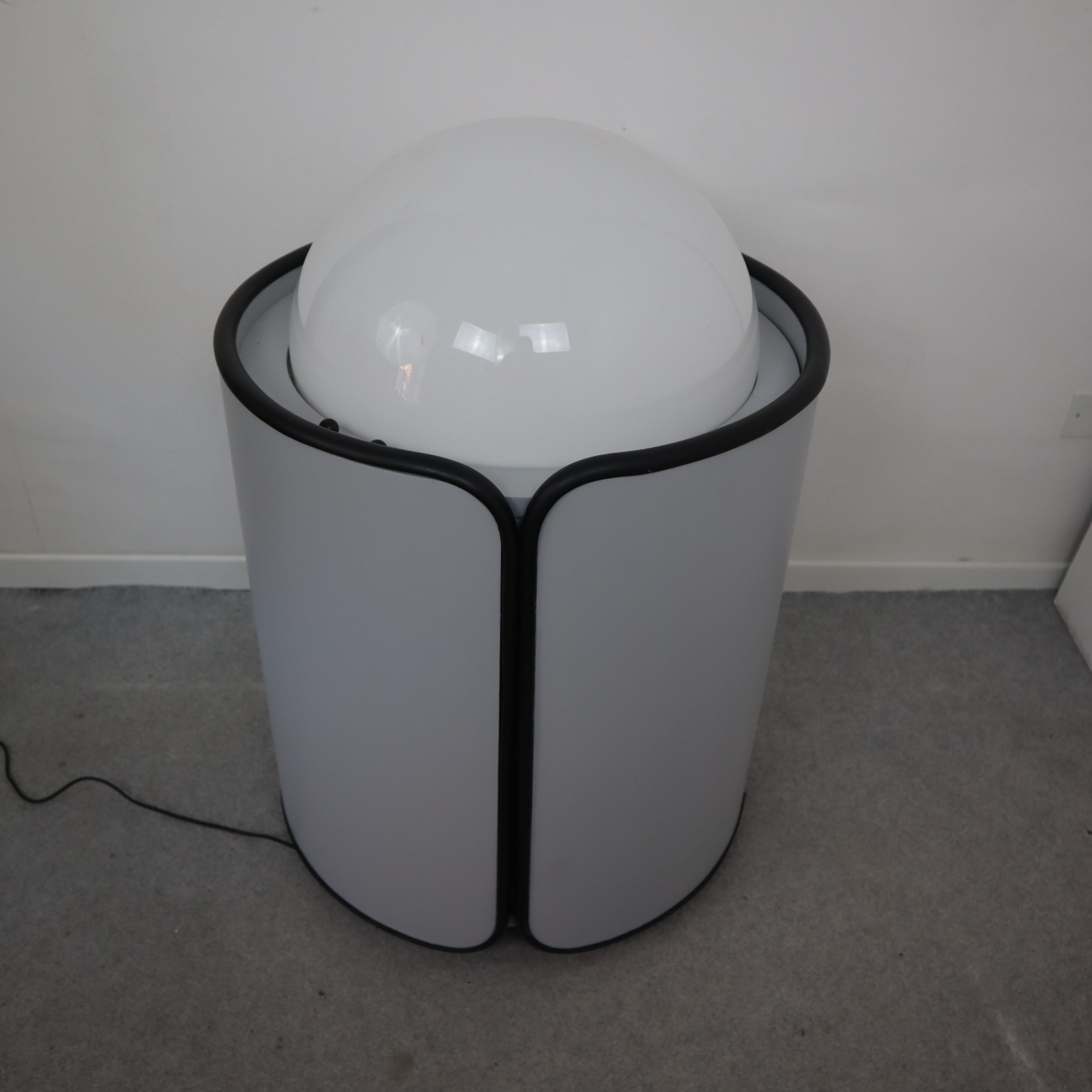 Mid-century modern italian dry bar floor lamp by Luigi Massoni, Italy, 1960 For Sale 4