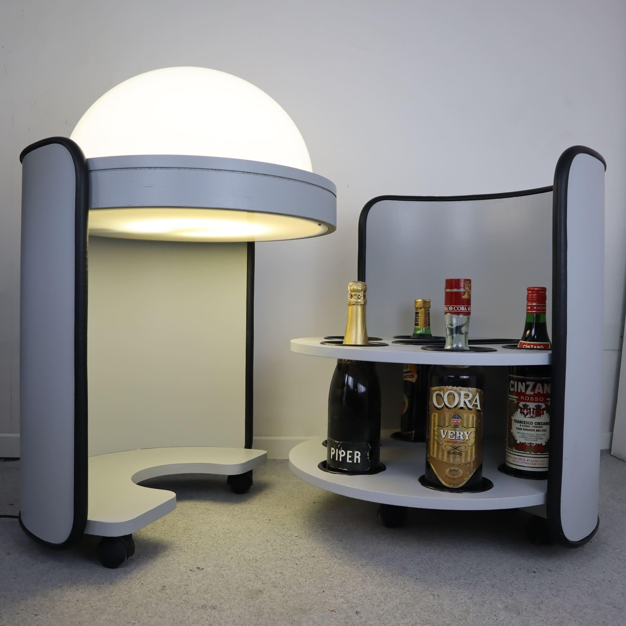 Mid-Century Modern Italian Dry Bar floor lamp in Style of Luigi Massoni, Italy, 1960s

This stunning mid-century modern dry bar, designed in the style of Luigi Massoni in the 1960s, is a perfect blend of elegance and functionality. Characterized by