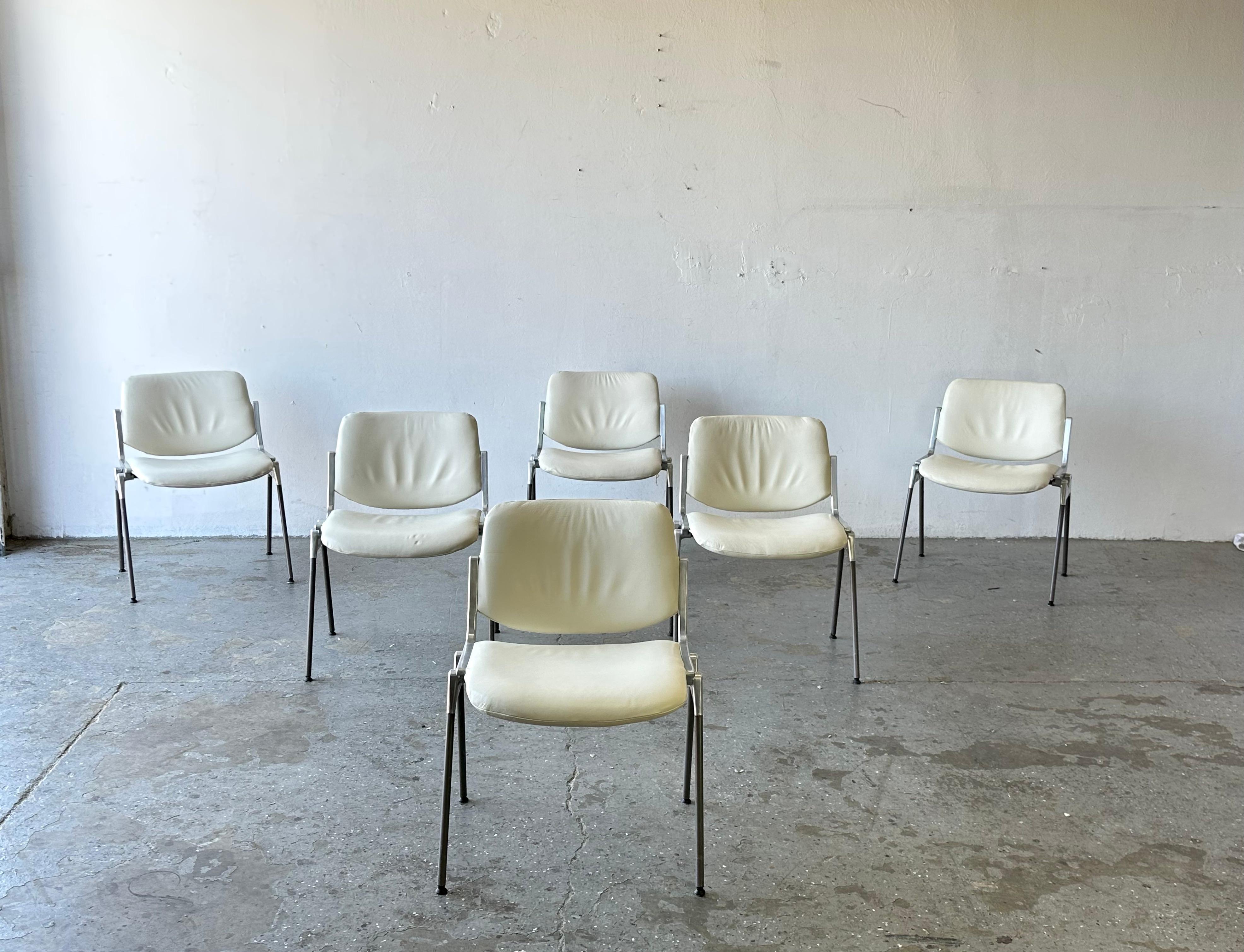 Mid-Century Modern Italian DSC106 Chairs by Giancarlo Piretti for Anonima Castel In Fair Condition For Sale In Las Vegas, NV