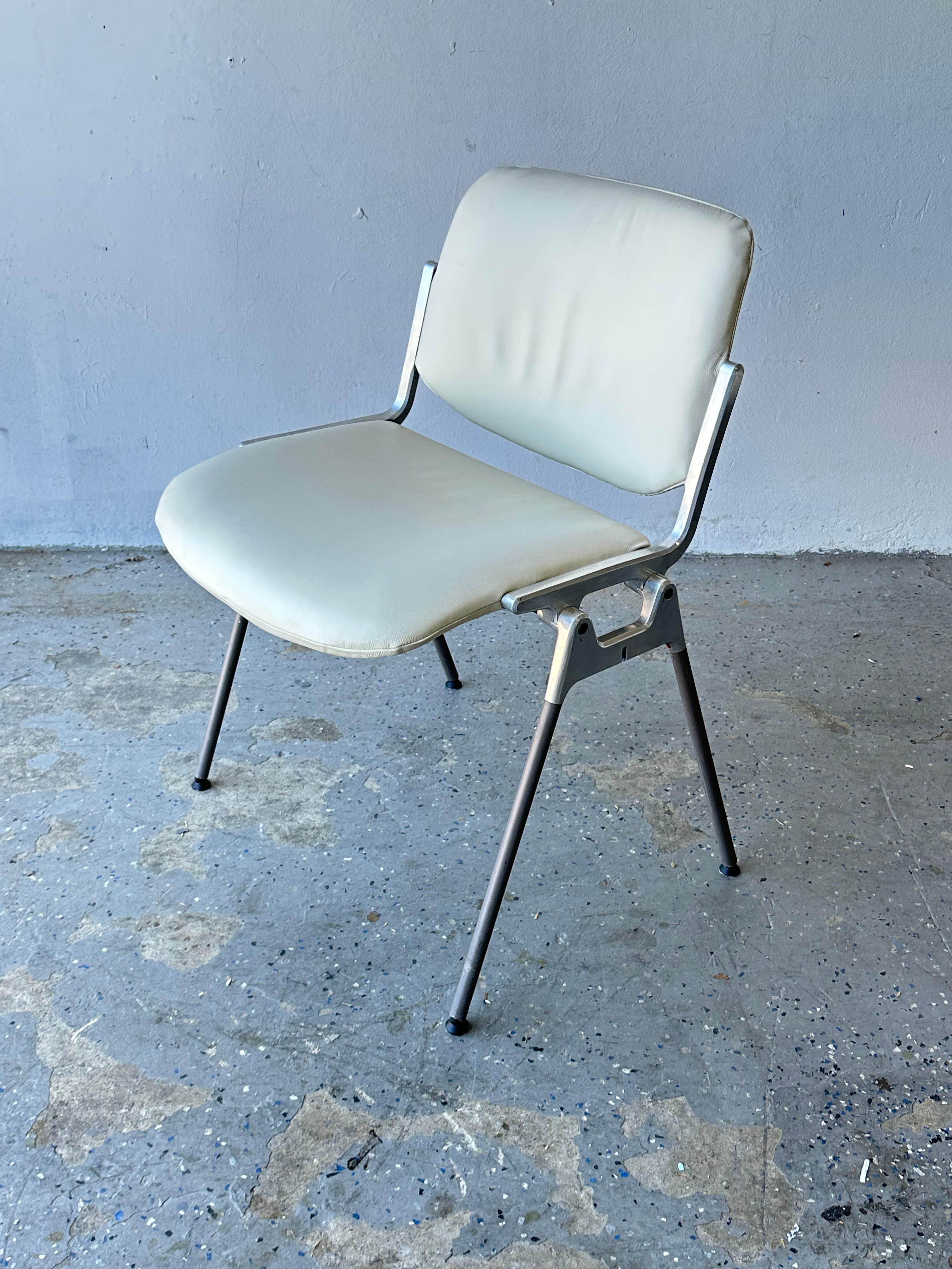 Mid-Century Modern Italian DSC106 Chairs by Giancarlo Piretti for Anonima Castel For Sale 4