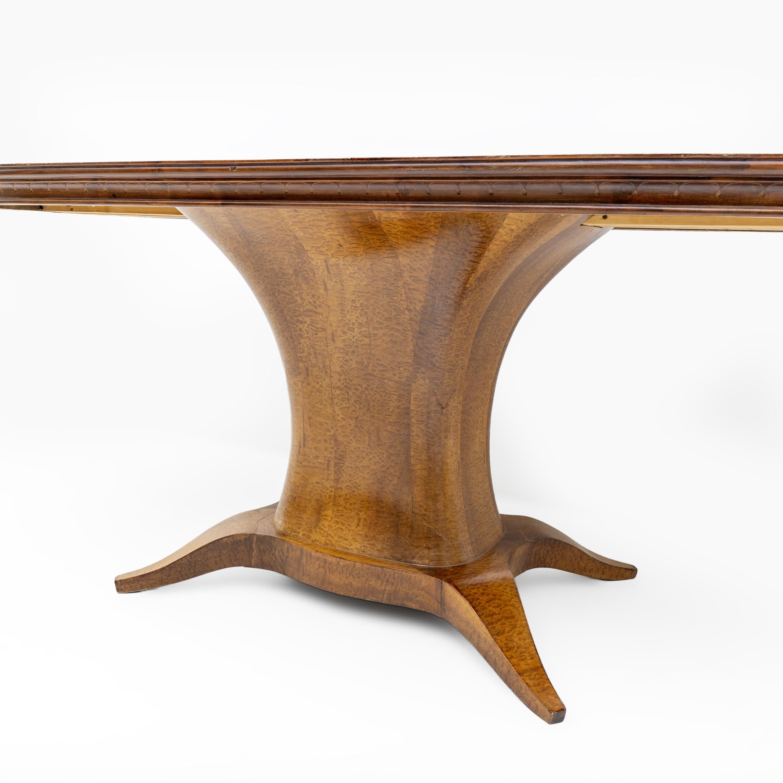 Ovaler italienischer Ulmenwurzel-Esstisch, Mid-Century Modern, 1950er Jahre im Angebot 1