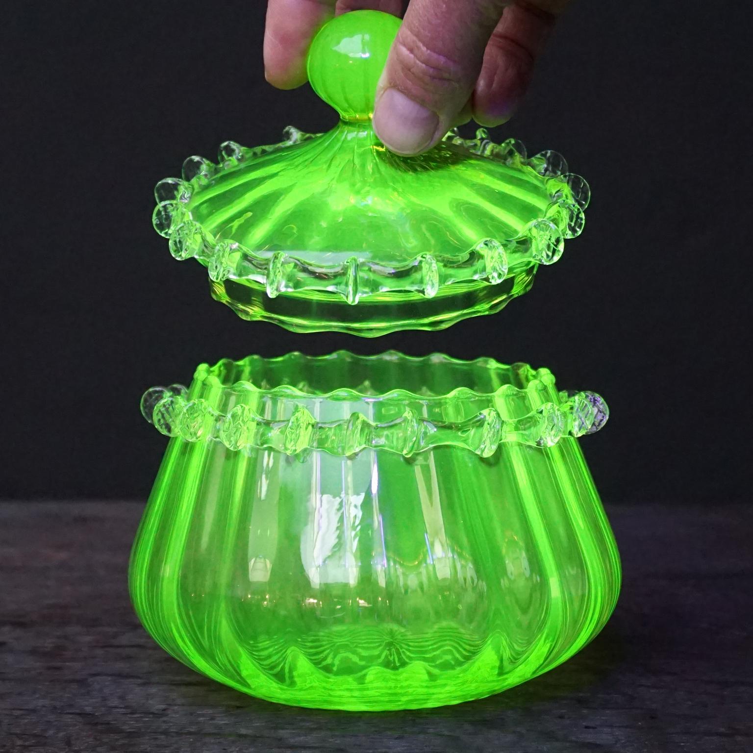 Mid-Century Modern Italian Empoli Candy Jar Vaseline Uranium Glass Yellow Green 5