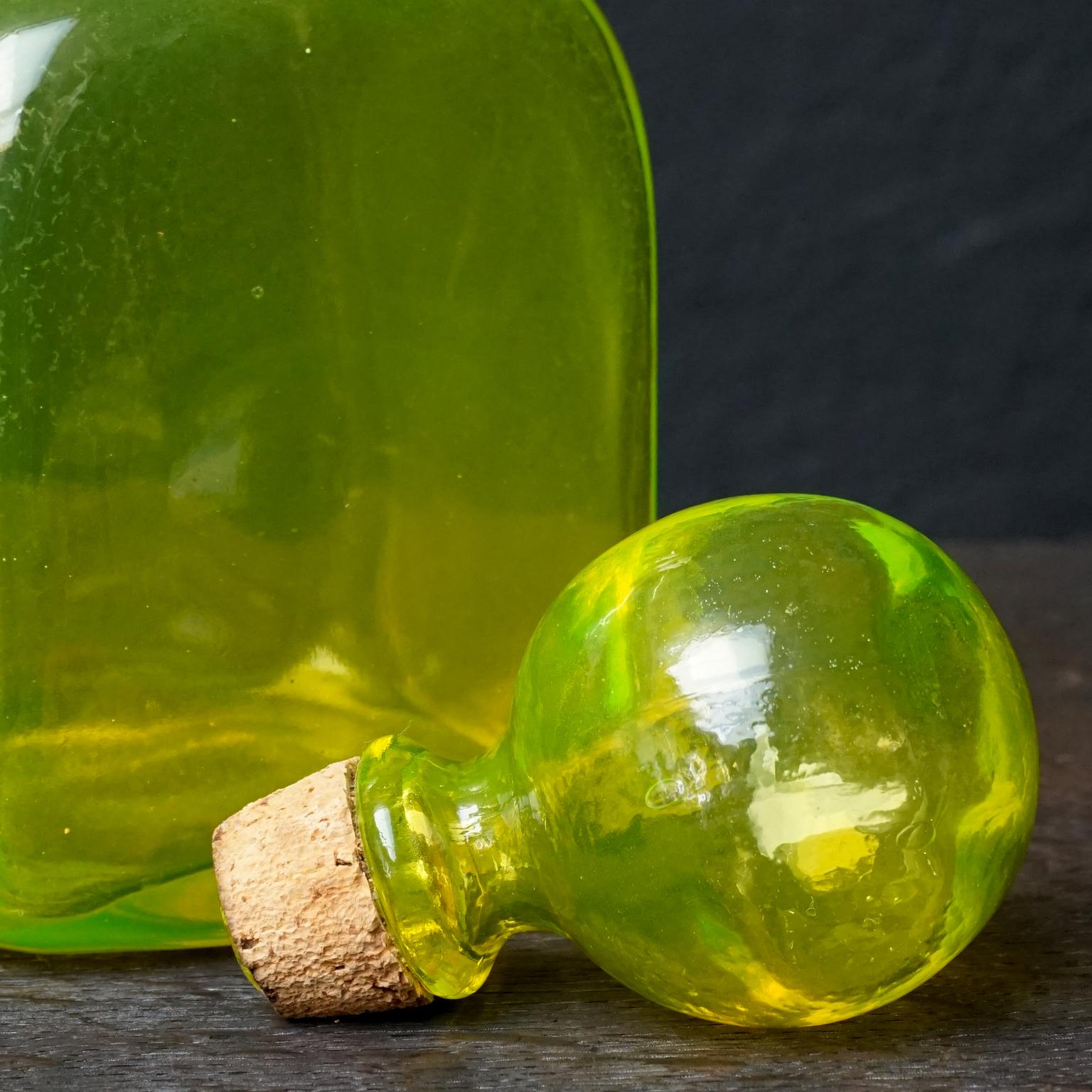 Mid-Century Modern Italian Empoli Carafe in Vaseline Uranium Glass Yellow Green 2