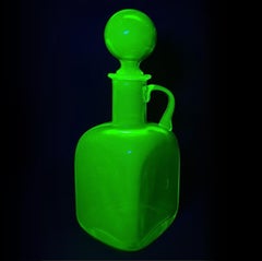 Mid-Century Modern Italian Empoli Carafe in Vaseline Uranium Glass Yellow Green