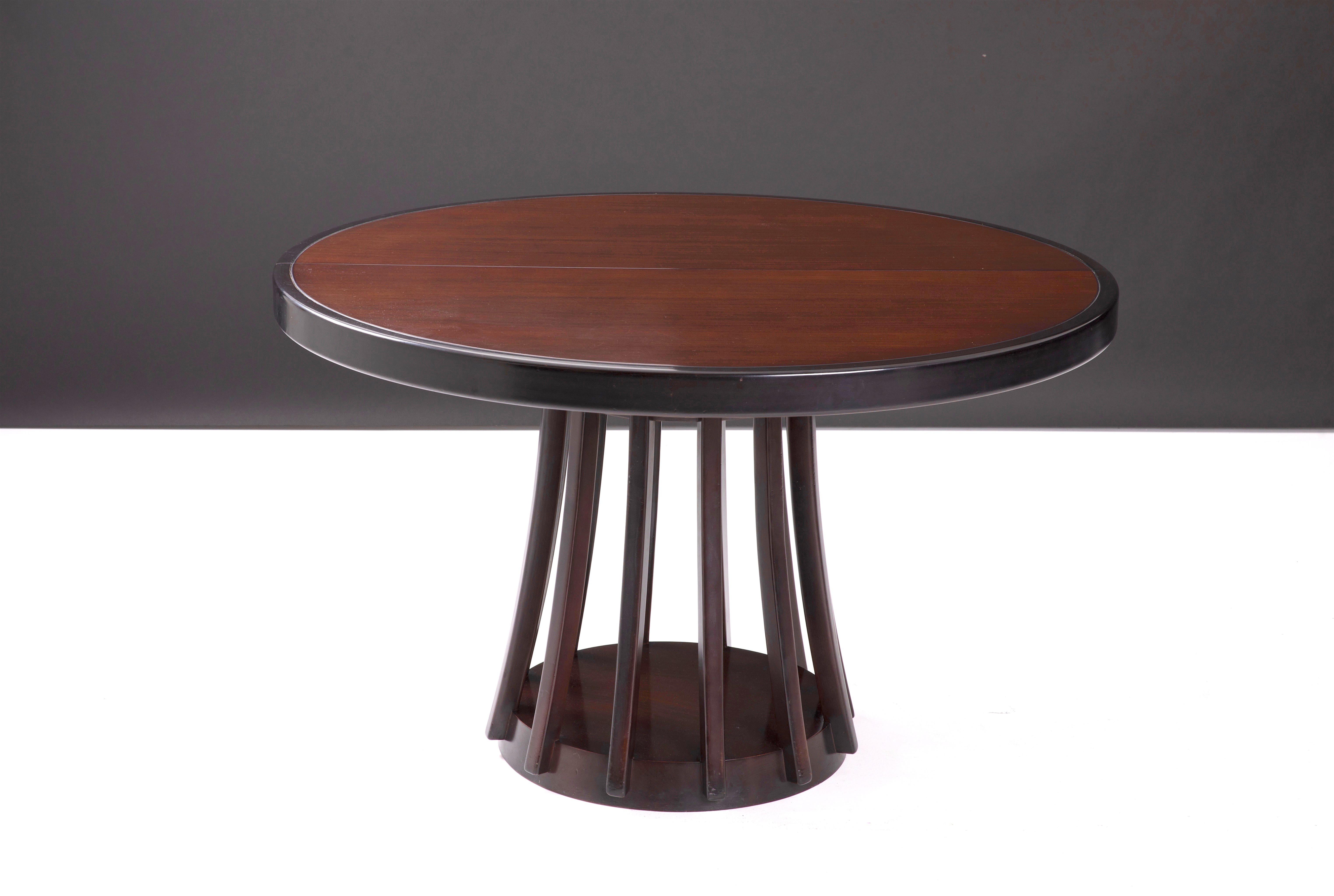 Mid-Century Modern Italian extendable dark mahogany wood dining table by Angelo Mangiarotti manufactured by La Sorgente Dei Mobili, 1972.
The table has an extension of cm.40 (about 16 inch.)
Literature: 