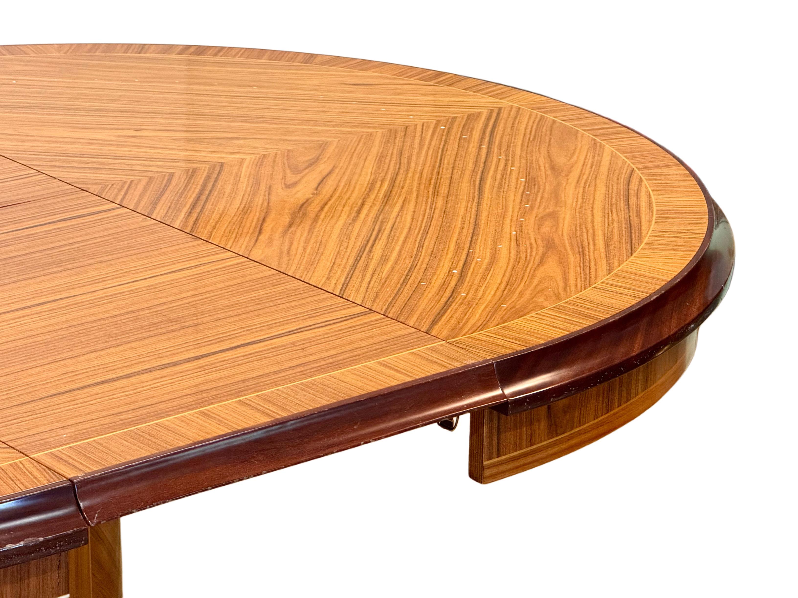 Table de salle à manger italienne extensible en ébène de Macassar, mi-siècle moderne en vente 1