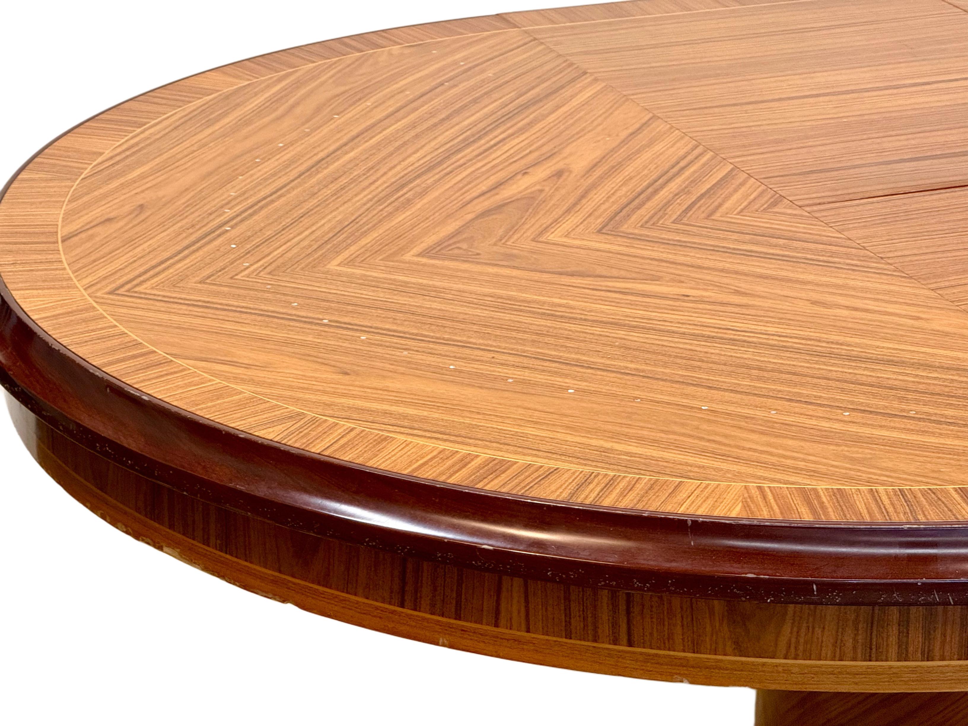 Table de salle à manger italienne extensible en ébène de Macassar, mi-siècle moderne en vente 3