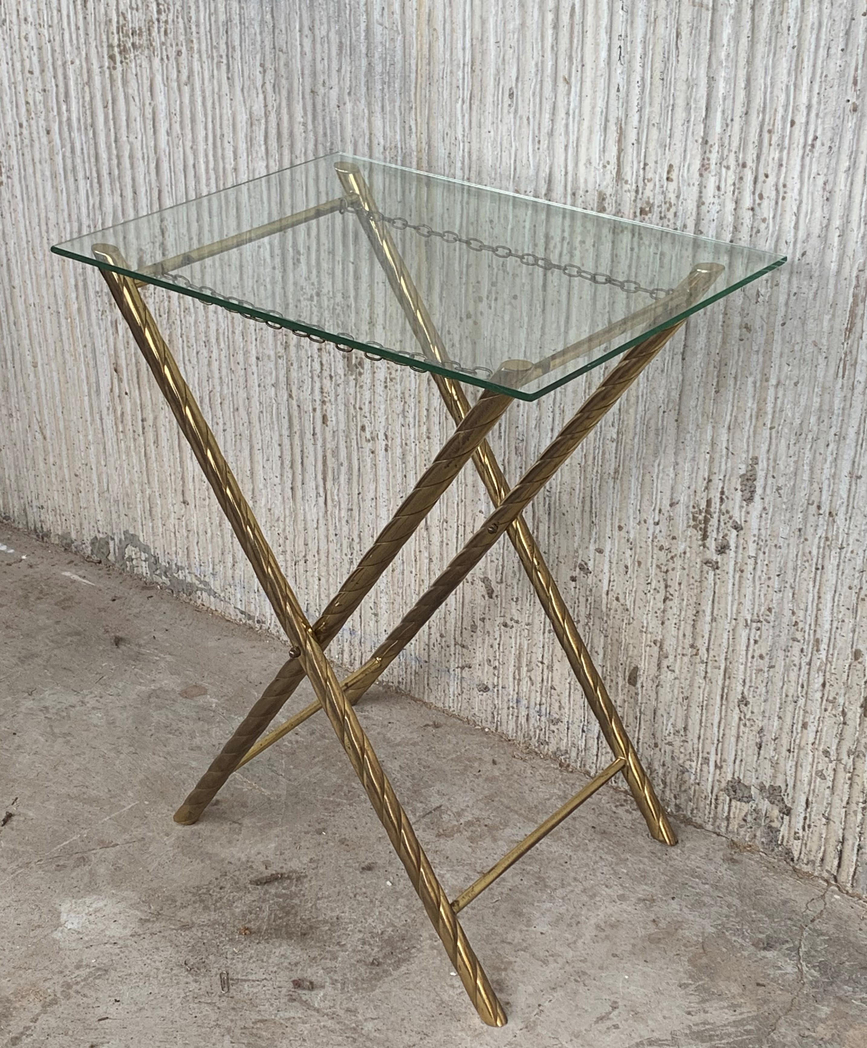 Mid-Century Modern Table basse pliante italienne moderne du milieu du siècle dernier en faux bambou avec plateau en verre en vente