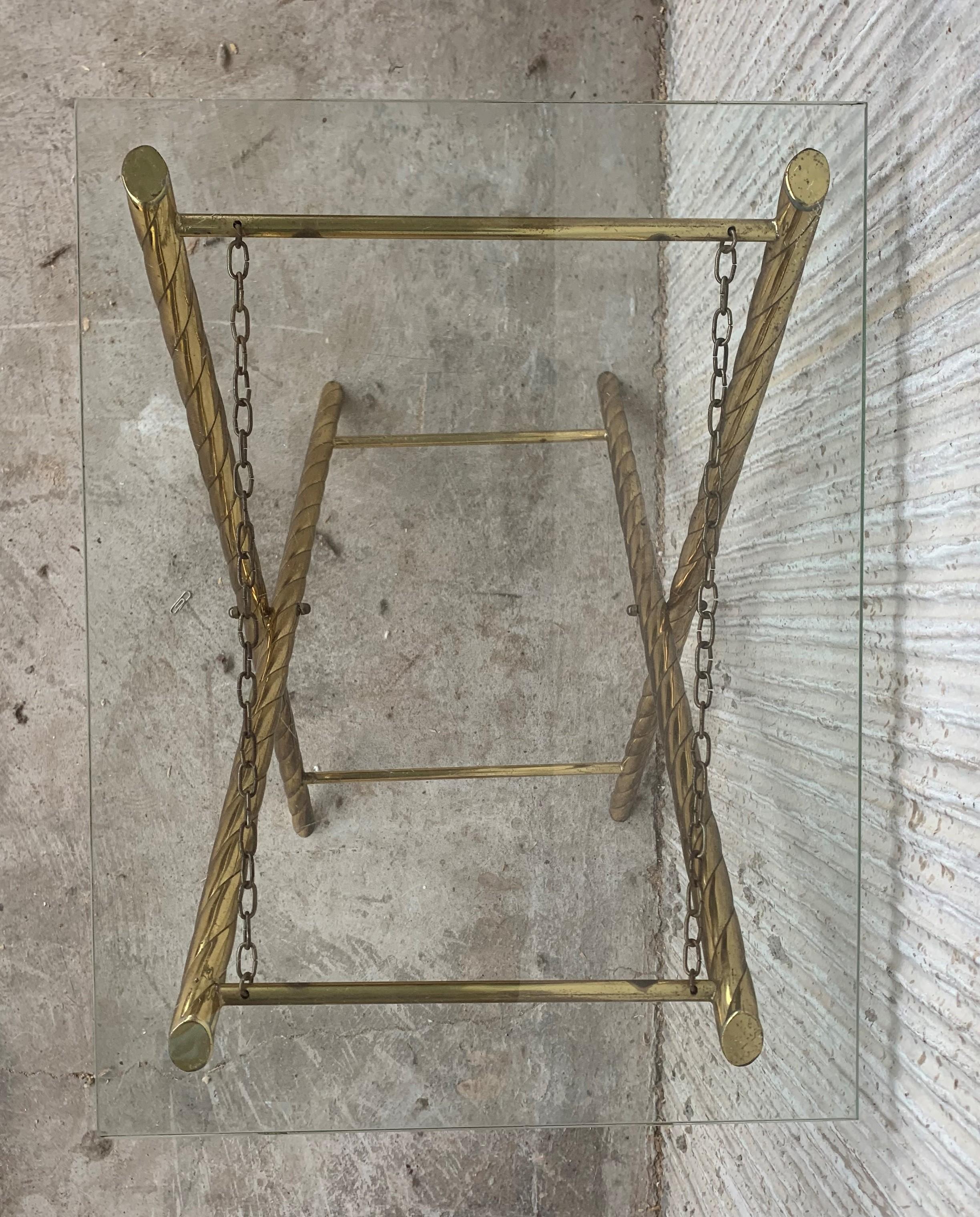 Table basse pliante italienne moderne du milieu du siècle dernier en faux bambou avec plateau en verre Bon état - En vente à Miami, FL