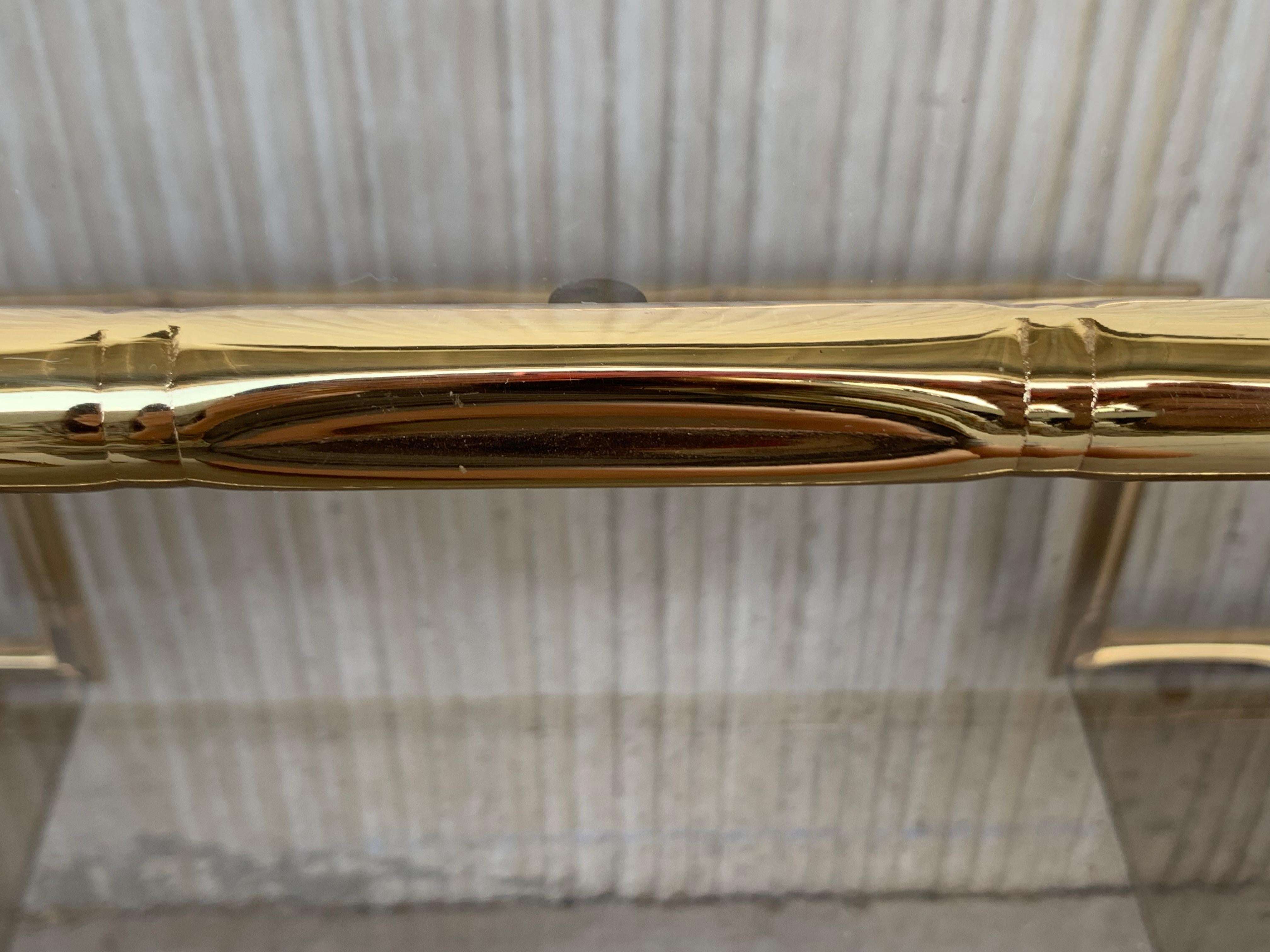 Moderne italienische Konsole aus vergoldetem Metall mit Bambusimitat und Rauchglas aus der Jahrhundertmitte im Angebot 6