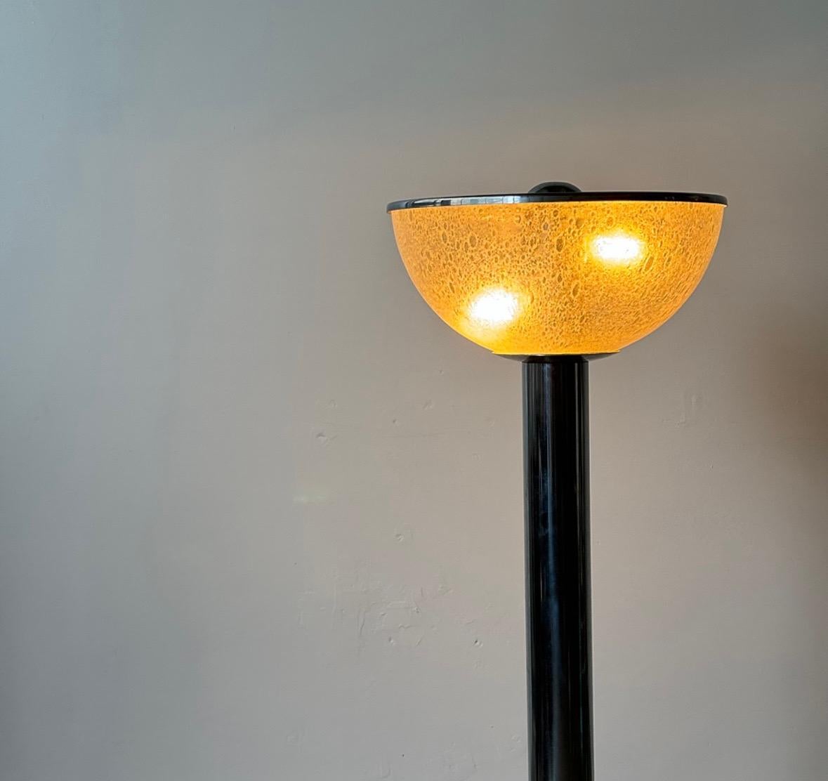 Lampadaire italien The Moderns Modern en acier et verre, 1970 Italie en vente 2