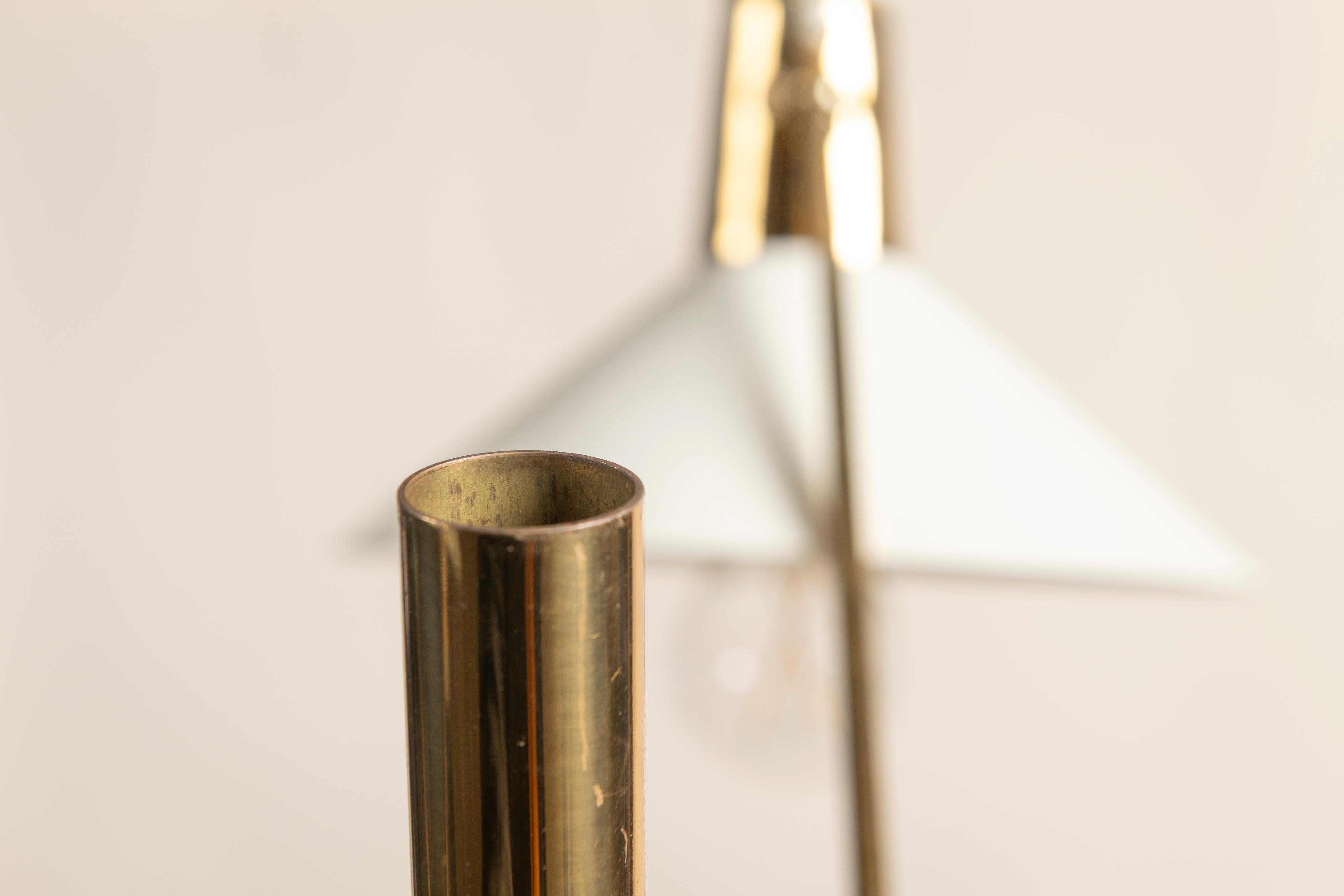 Moderne italienische Stehlampe aus der Mitte des Jahrhunderts, lackierte Aluminiumschirme mit drei Armen im Angebot 5