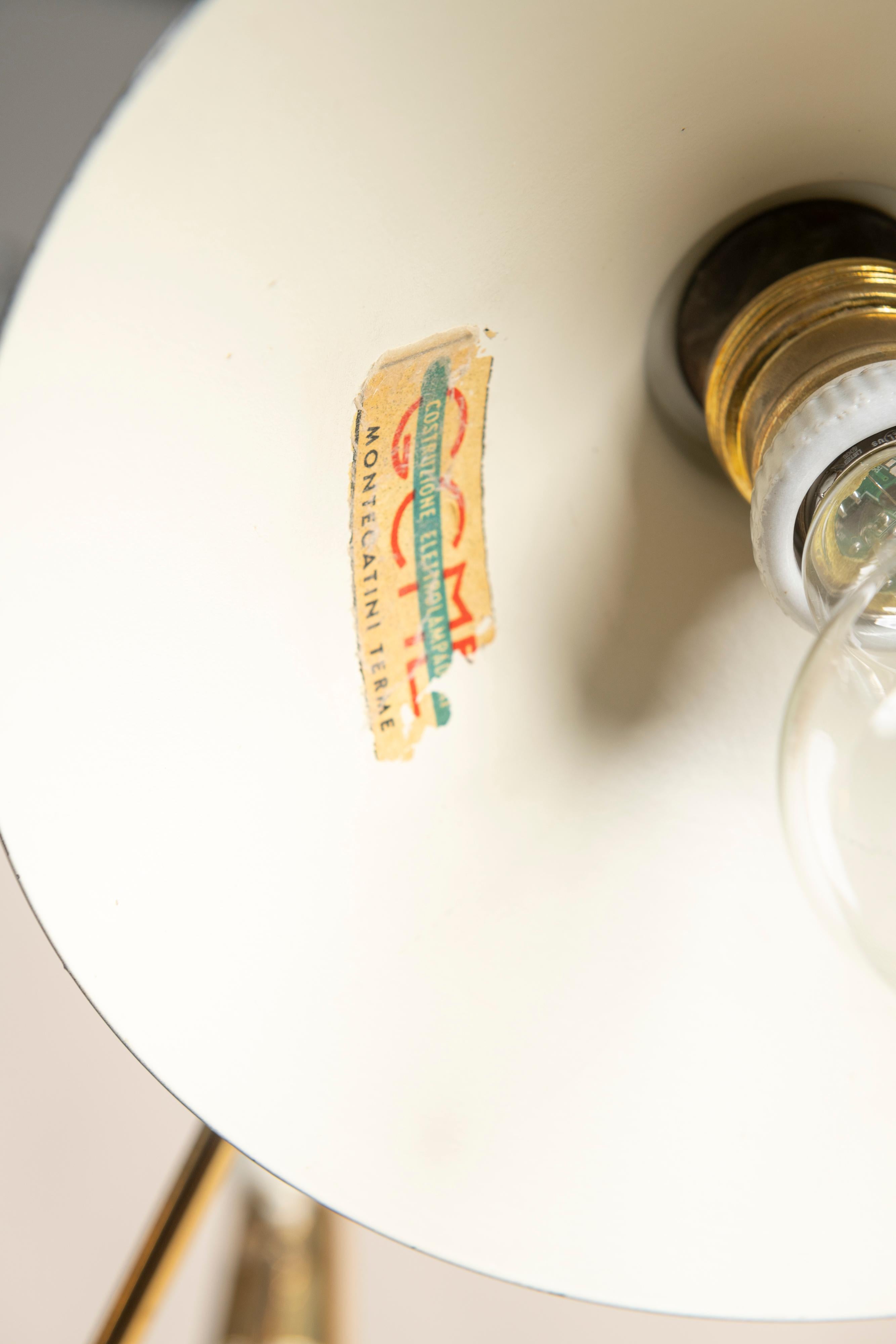 Moderne italienische Stehlampe aus der Mitte des Jahrhunderts, lackierte Aluminiumschirme mit drei Armen im Angebot 6