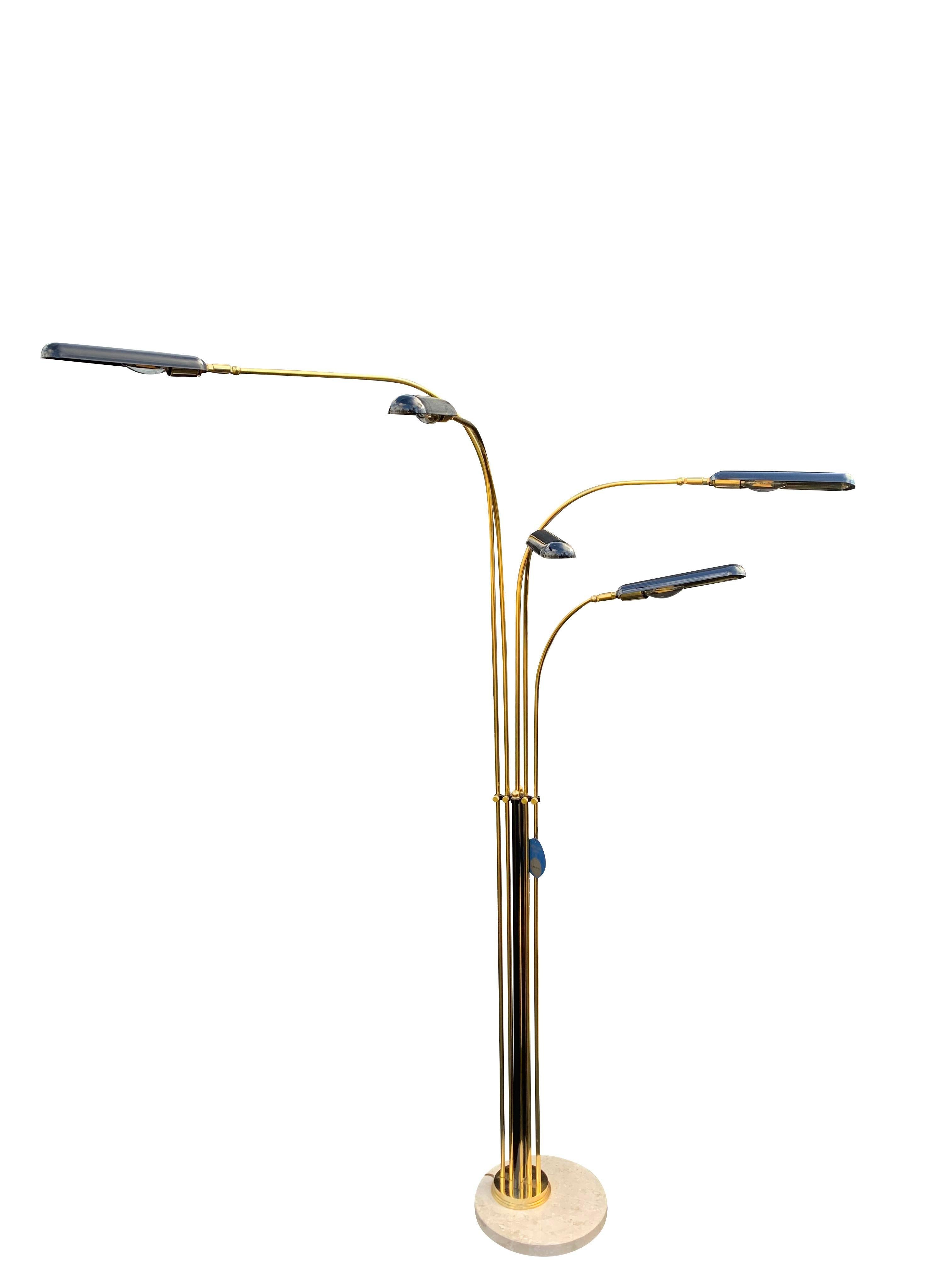 Lampada da terra italiana d'epoca moderna del metà secolo

Questa lampada da terra vintage è un must per chi vuole aggiungere un tocco di stile retrò e funzionalità alla propria casa. Il design unico e i materiali di alta qualità lo rendono un pezzo