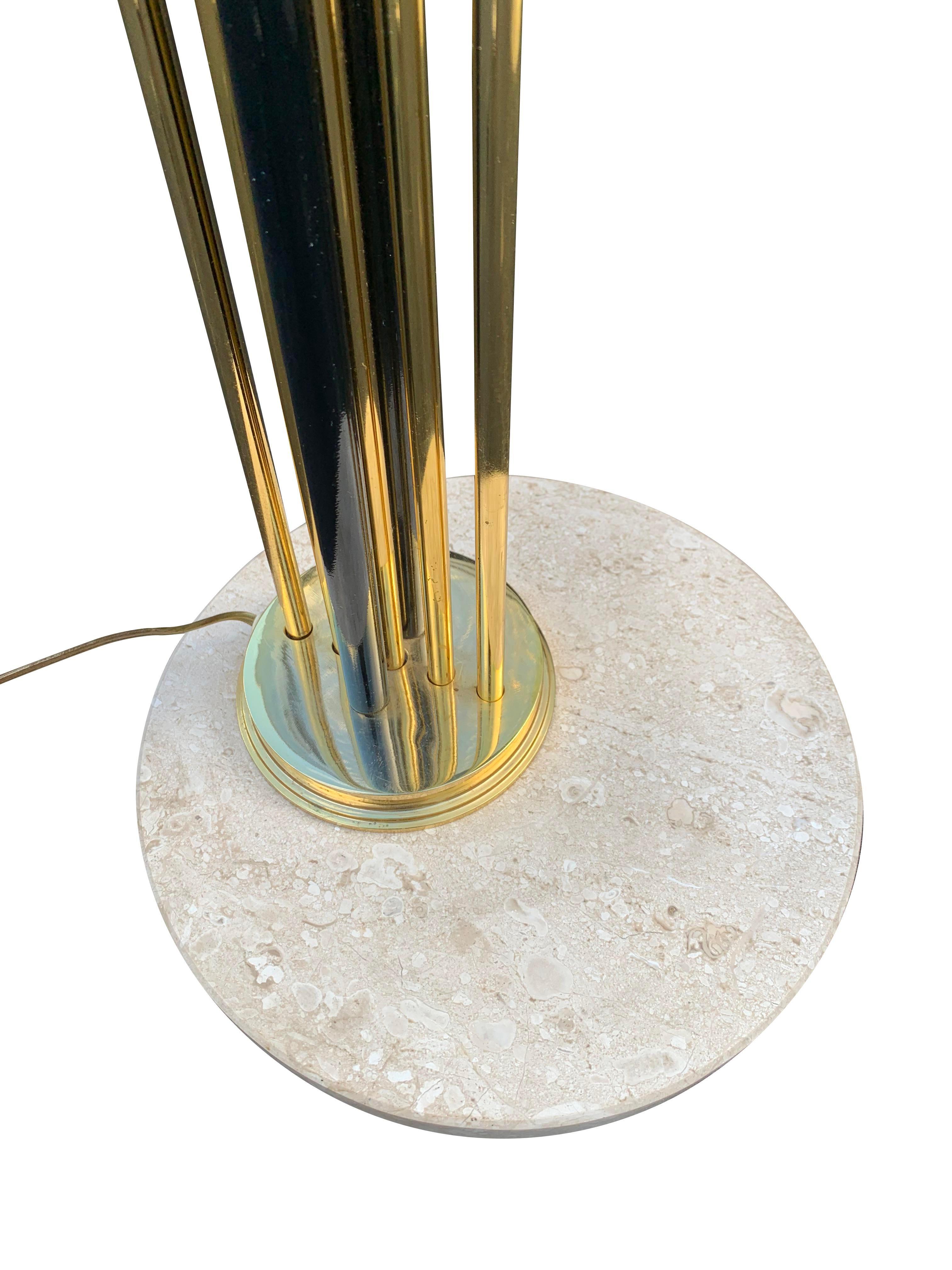 Ottone Lampada da terra italiana del Mid Century Modern Testa mobile in ottone e travertino in vendita