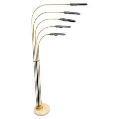 Lampada da terra italiana del Mid Century Modern Testa mobile in ottone e travertino