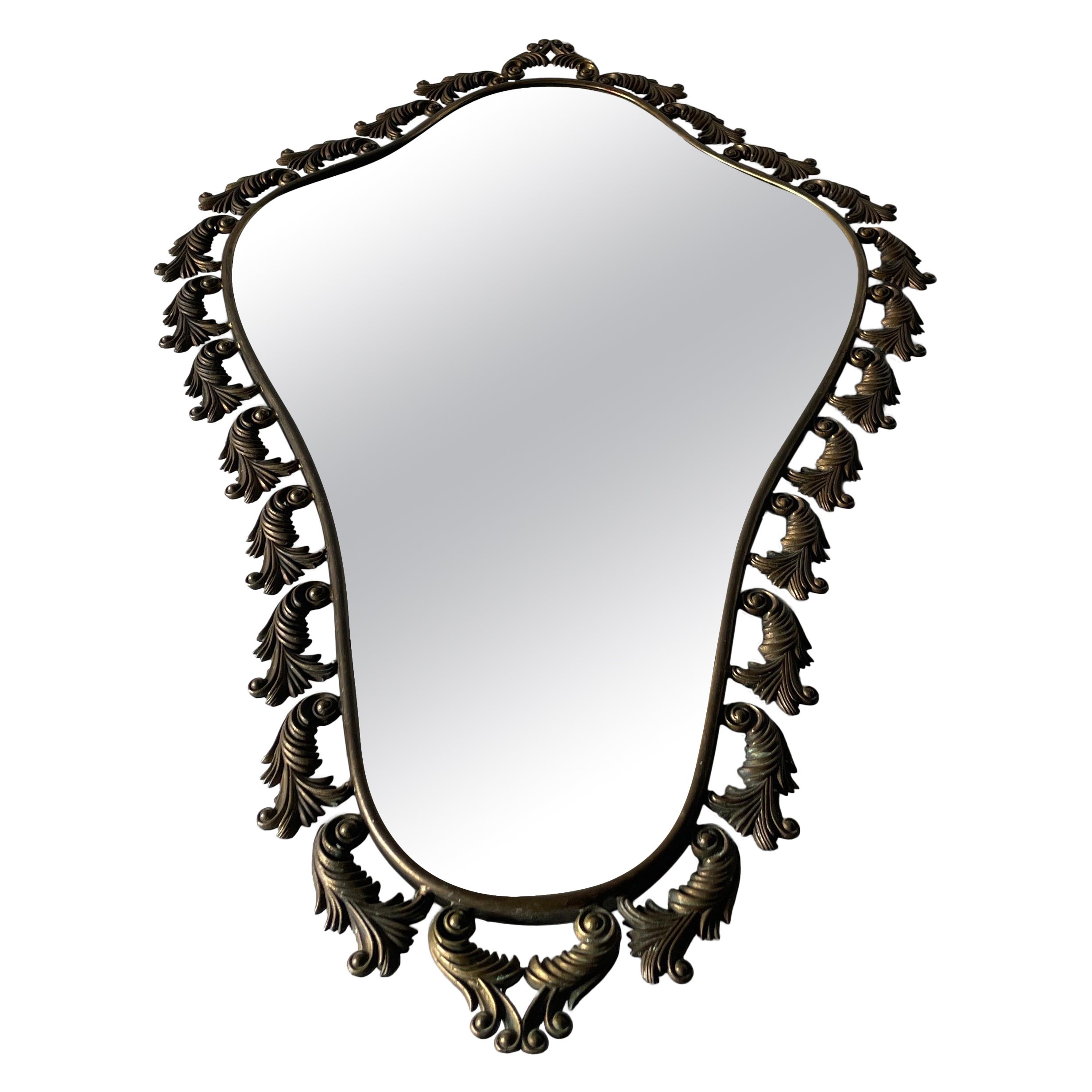 Specchio da parete con cornice floreale in ottone, anni 
50, Italia in vendita