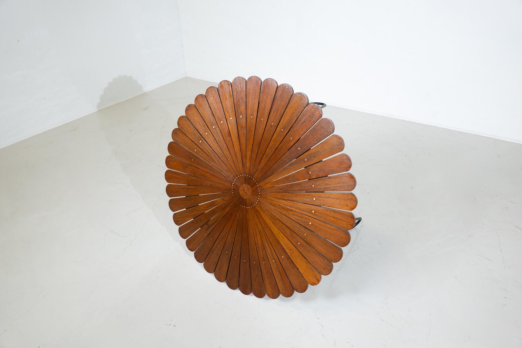 Mid-20th Century Mid-Century Modern Italian Flower Shaped Side Table, Italy, 1960s  For Sale