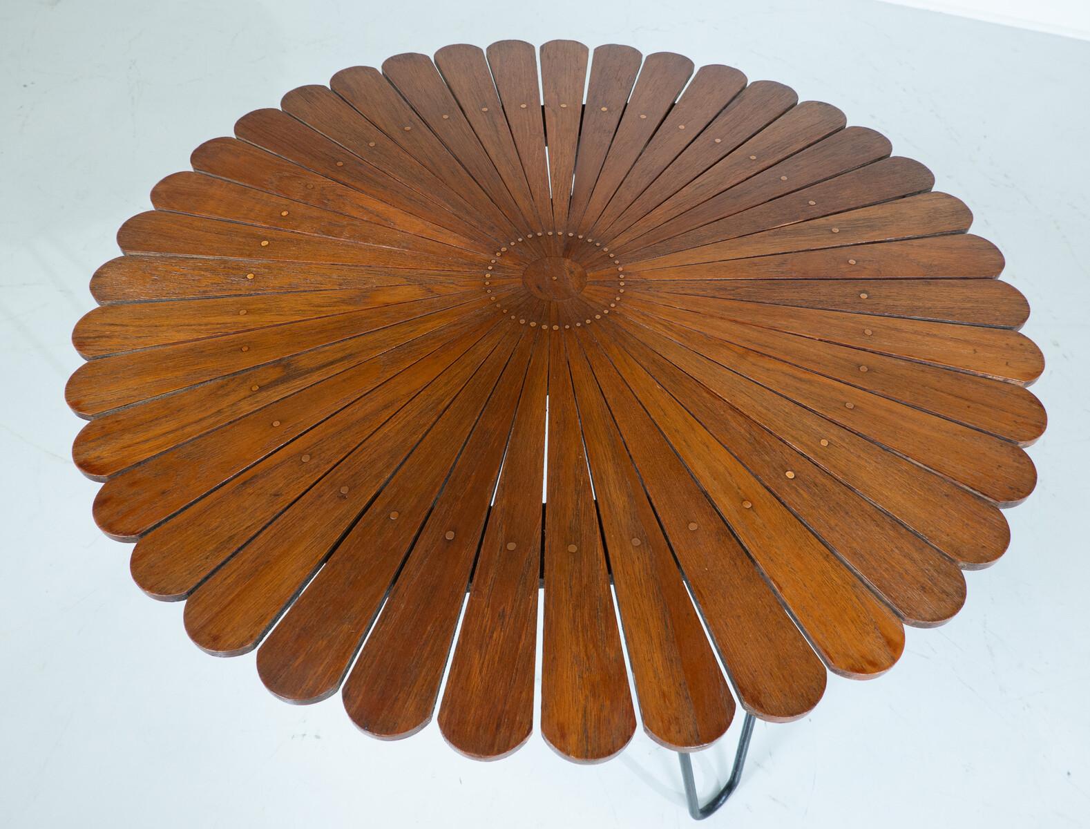 Wood Mid-Century Modern Italian Flower Shaped Side Table, Italy, 1960s  For Sale
