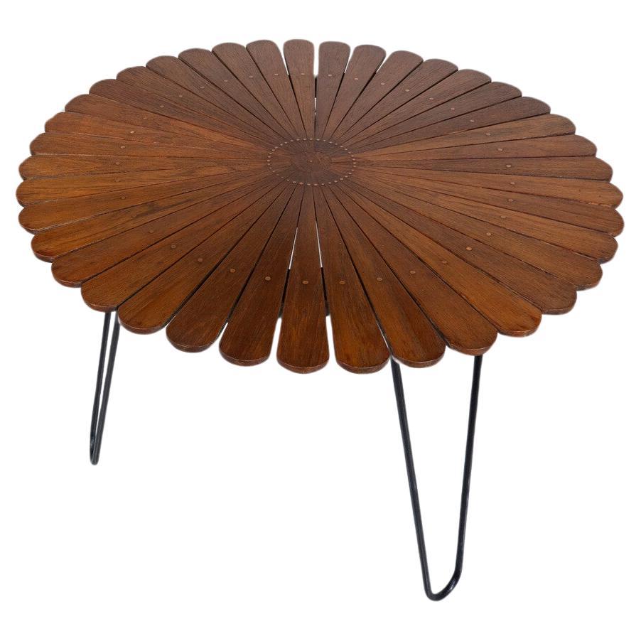 Mid-Century Modern Italian Flower Shaped Side Table, Italy, 1960s  For Sale