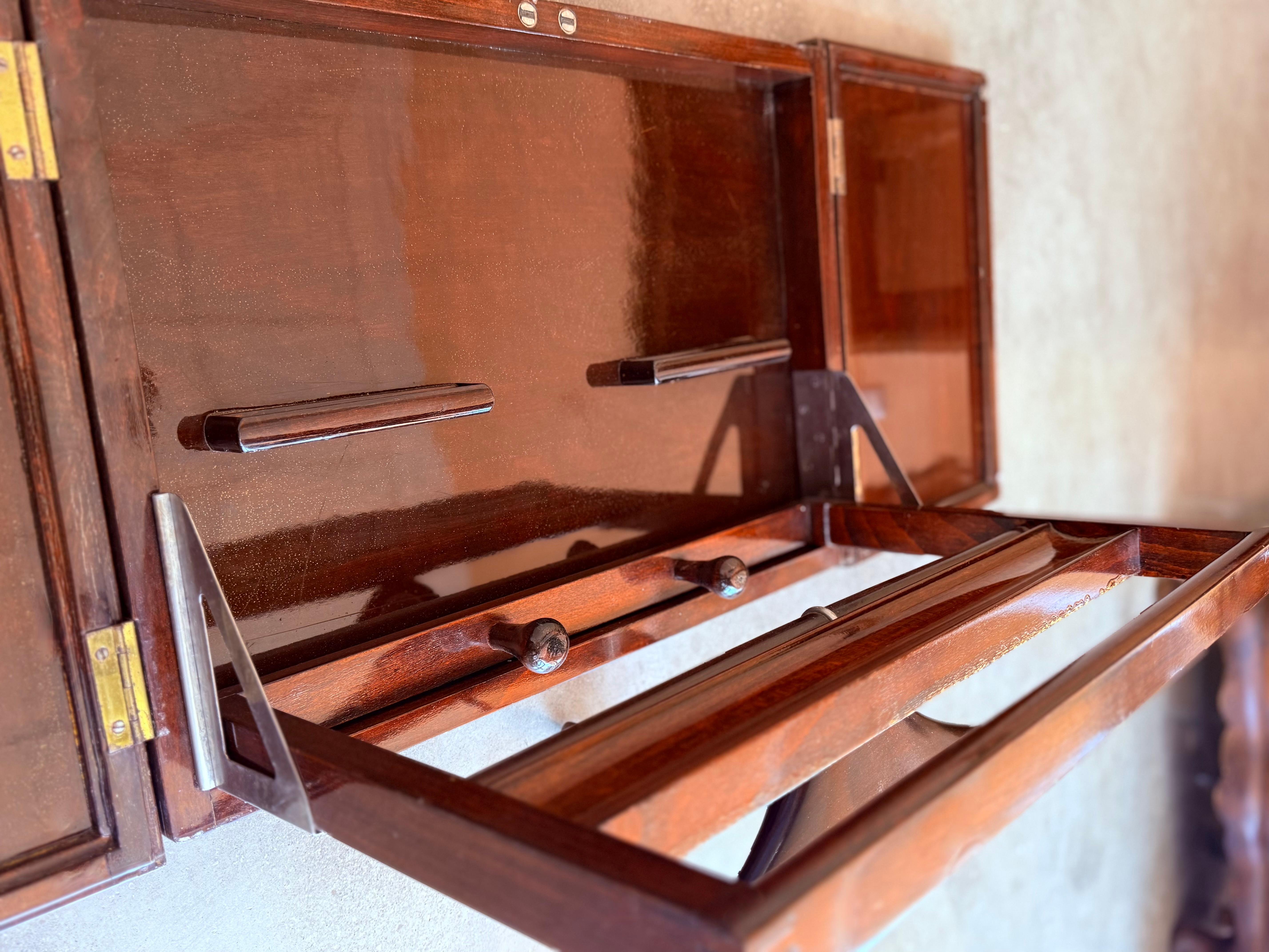 Valet de chambre italien pliable en acajou, moderne du milieu du siècle, avec cintre en vente 4