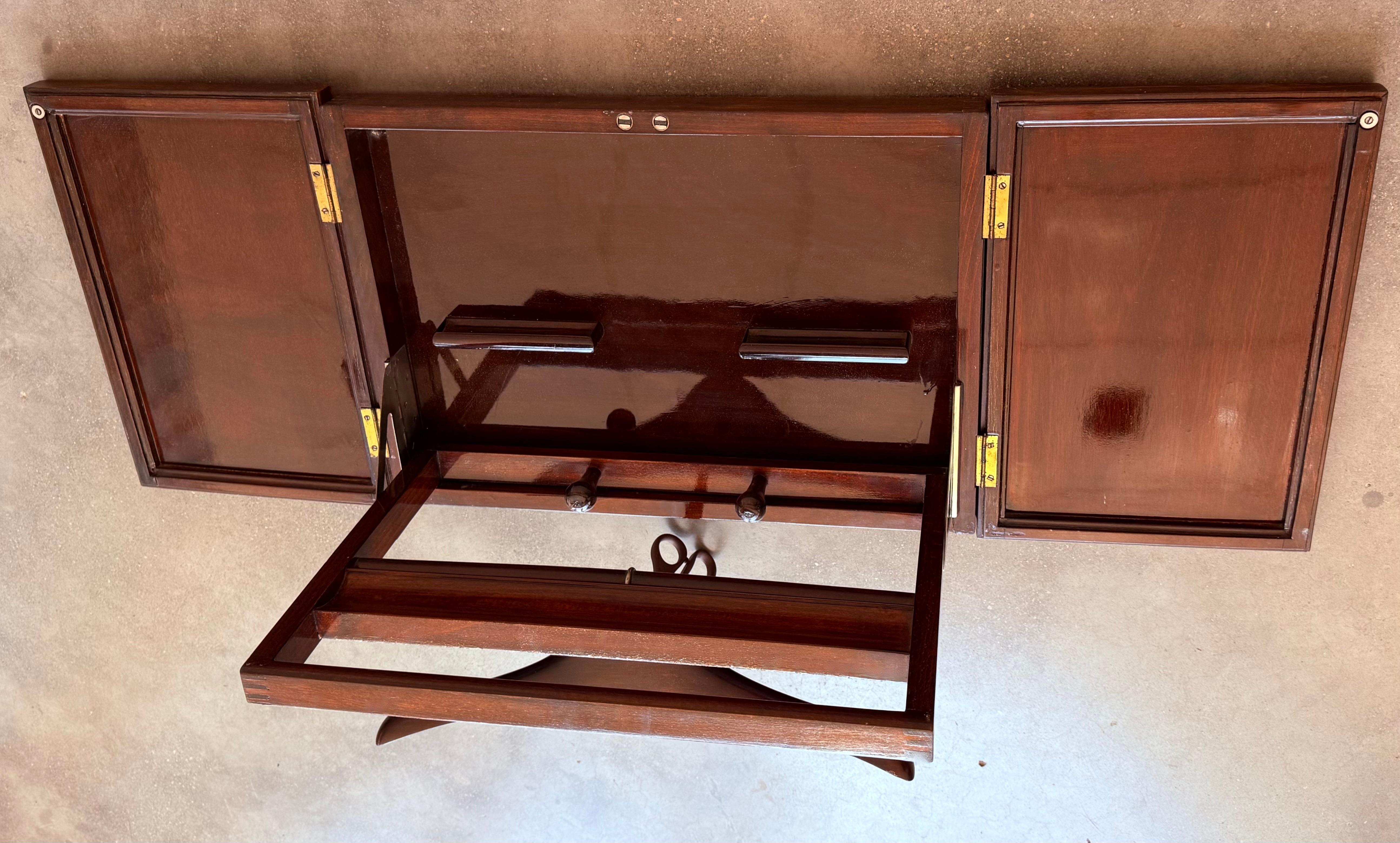 Valet de chambre italien pliable en acajou, moderne du milieu du siècle, avec cintre en vente 2