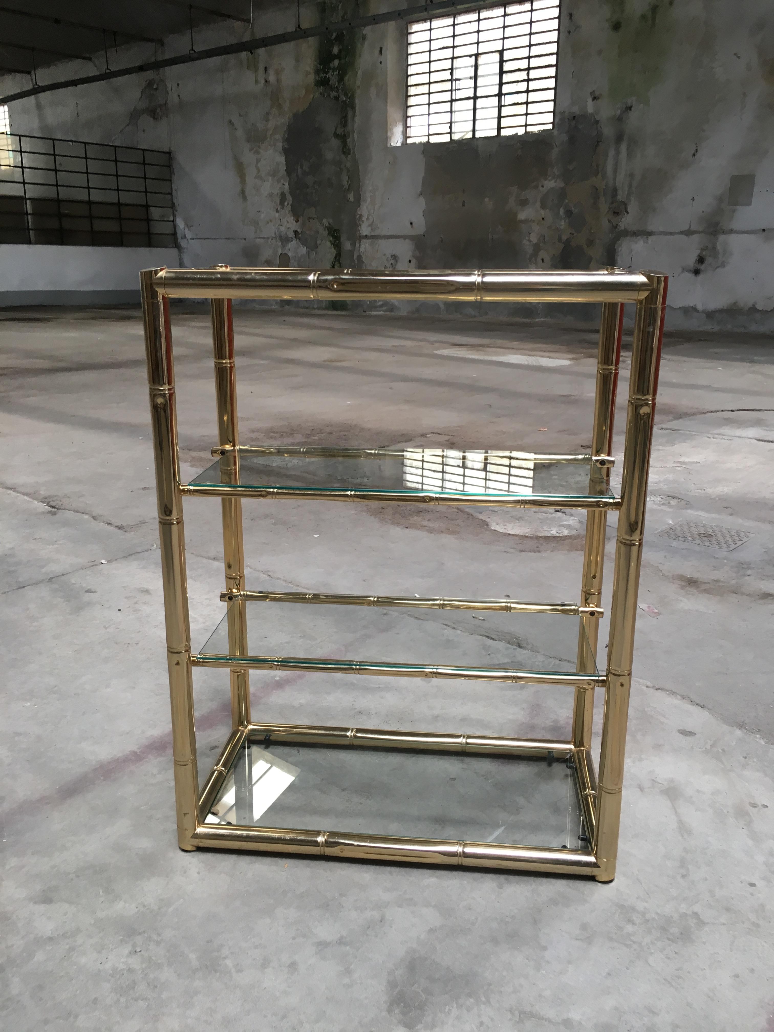 Mid-Century Modern Italian Four-Tier Gilt Metal Faux Bamboo Étagère with Glass In Good Condition In Prato, IT