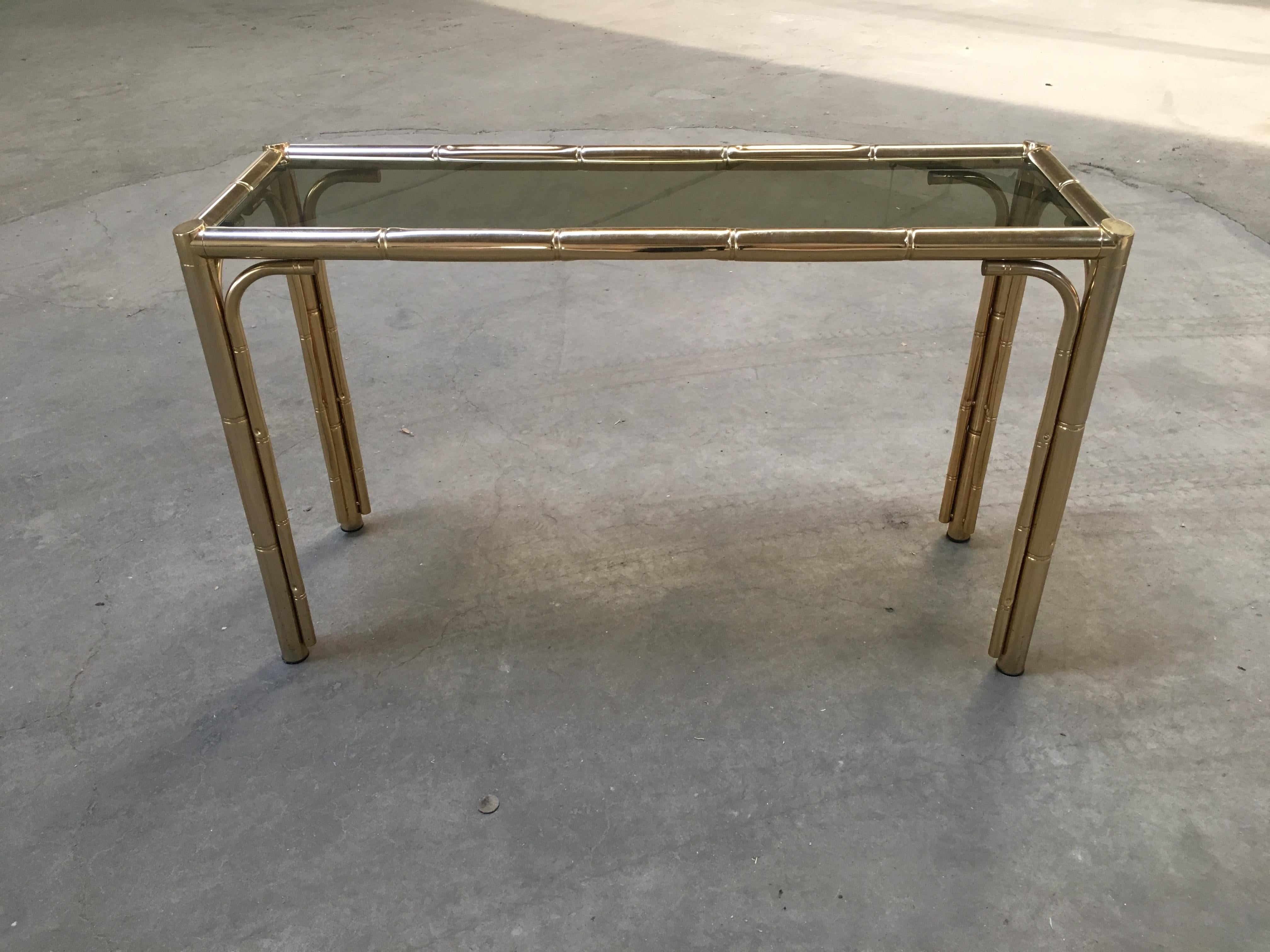 Étiquette italienne moderne du milieu du siècle dernier à quatre niveaux en métal doré et faux bambou avec verres en vente 7
