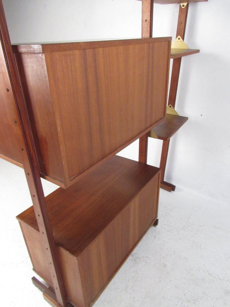 MidCentury Modern Italian Freestanding Bookshelf at 1stDibs