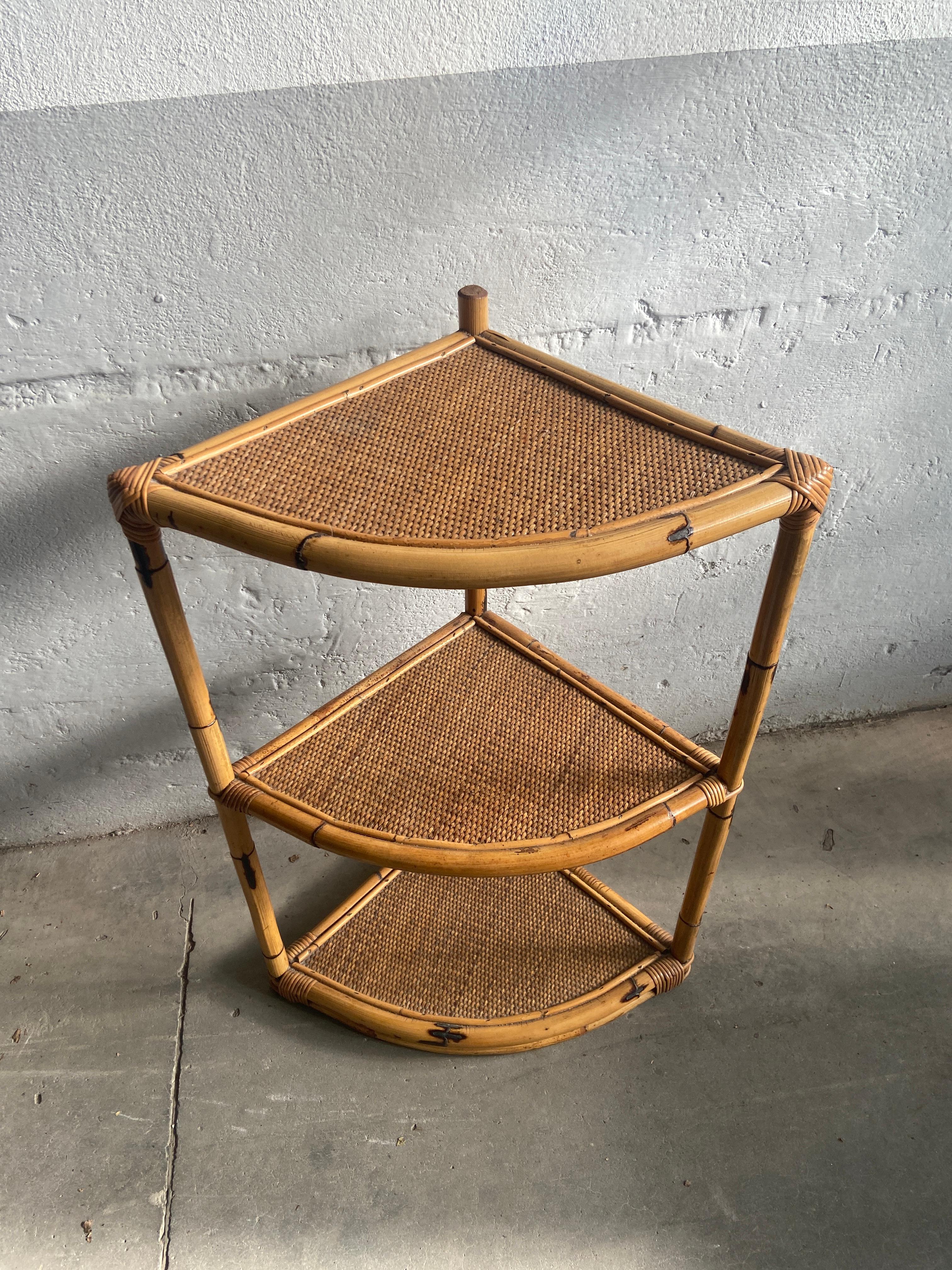 Mid-Century Modern Italian Freestanding Corner Etagere in Bamboo and Rattan For Sale 2