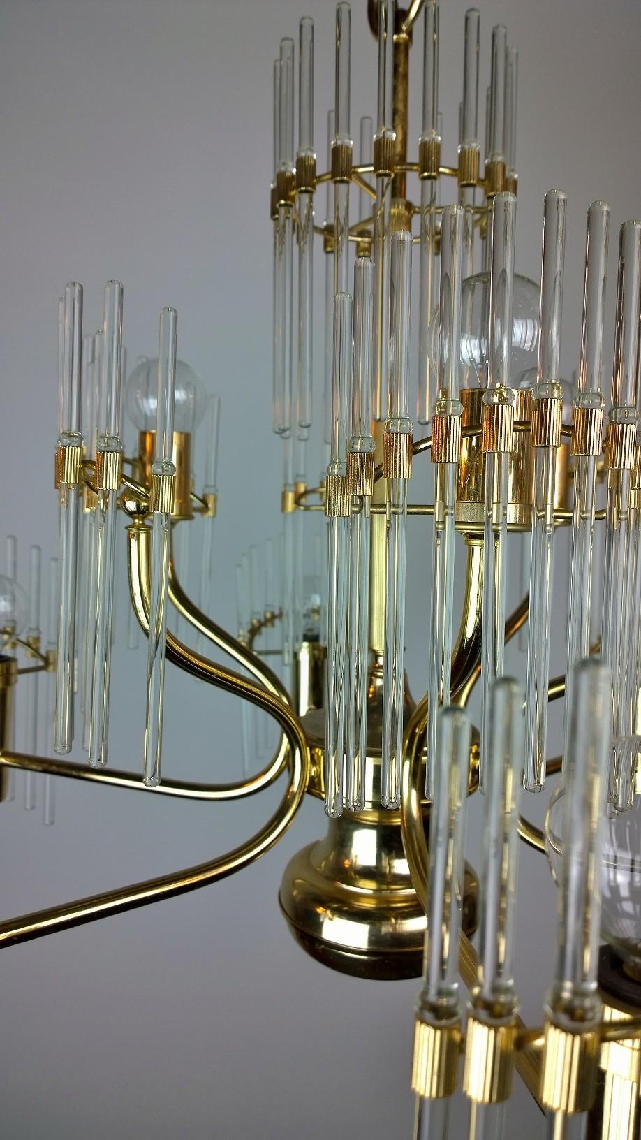 Late 20th Century Mid-Century Modern Italian Gaetano Sciolari Crystal Rod and Brass Chandelier For Sale