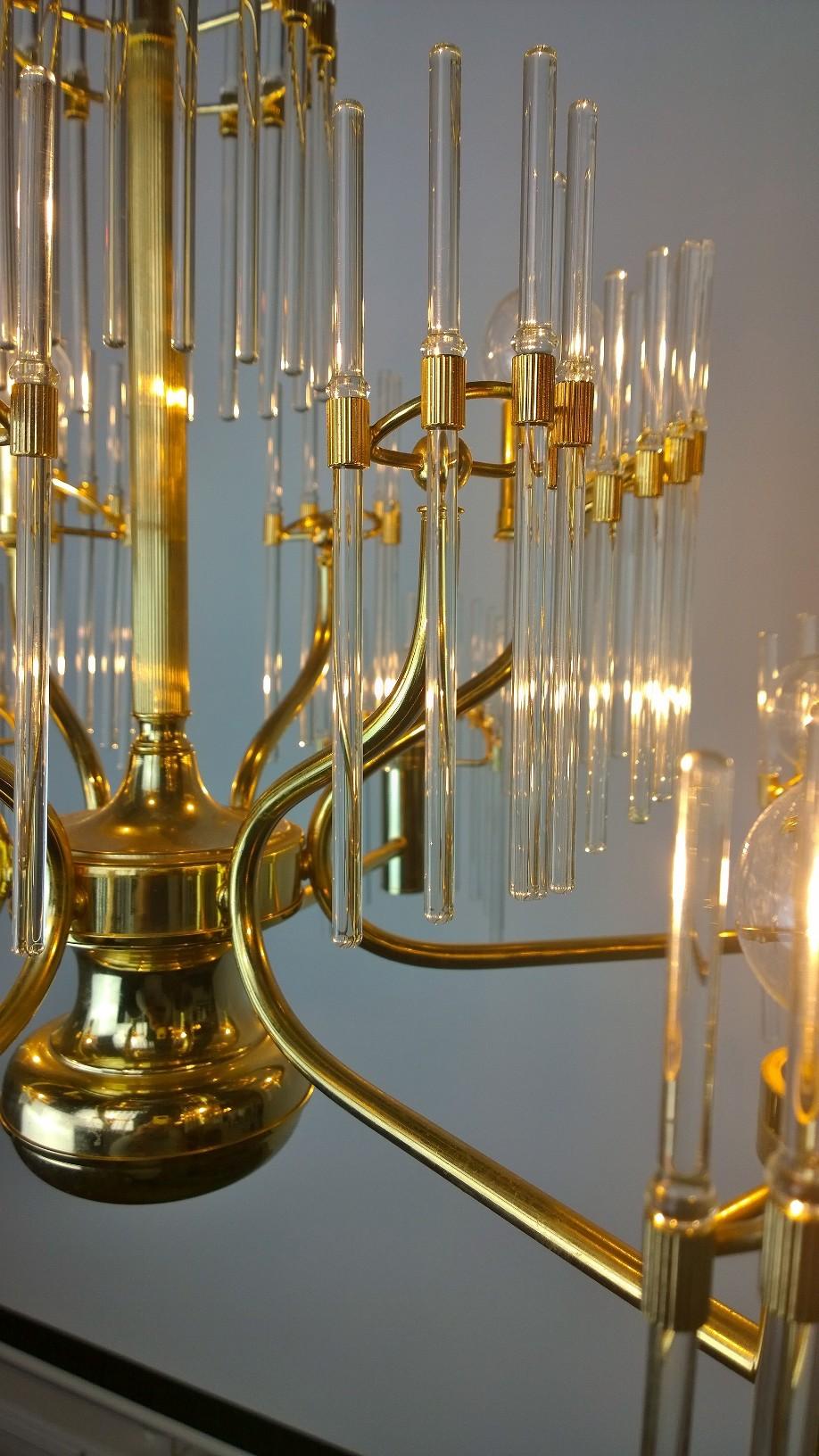 Mid-Century Modern Italian Gaetano Sciolari Crystal Rod and Brass Chandelier For Sale 9
