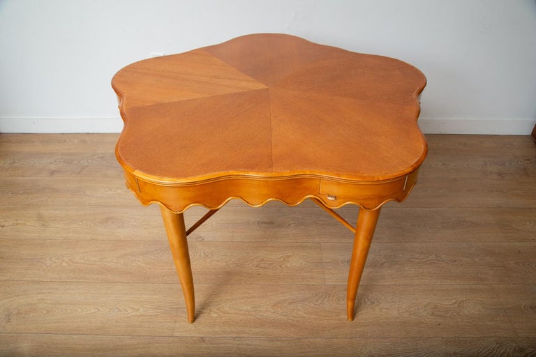 Mid-century modern Italian game table by Paolo Buffa.
Playful game table in maple with scalloped apron.
Five drawers, each with its own ashtray.
Splayed saber legs with stretcher.
Can be also used as a center table.
Rare and unusual