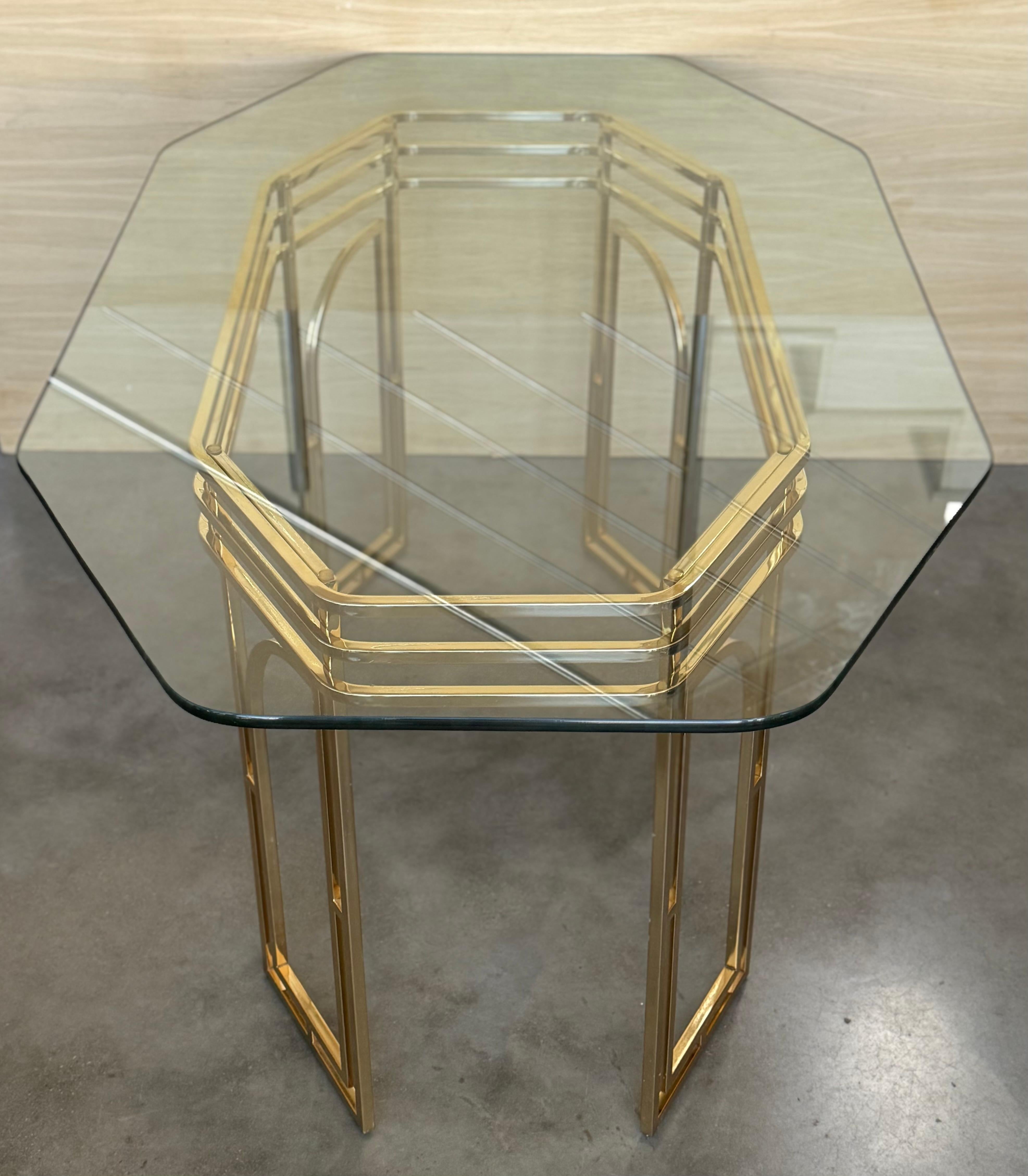 Table de salle à manger italienne géométrique du milieu du siècle dernier avec plateau en verre en vente 7
