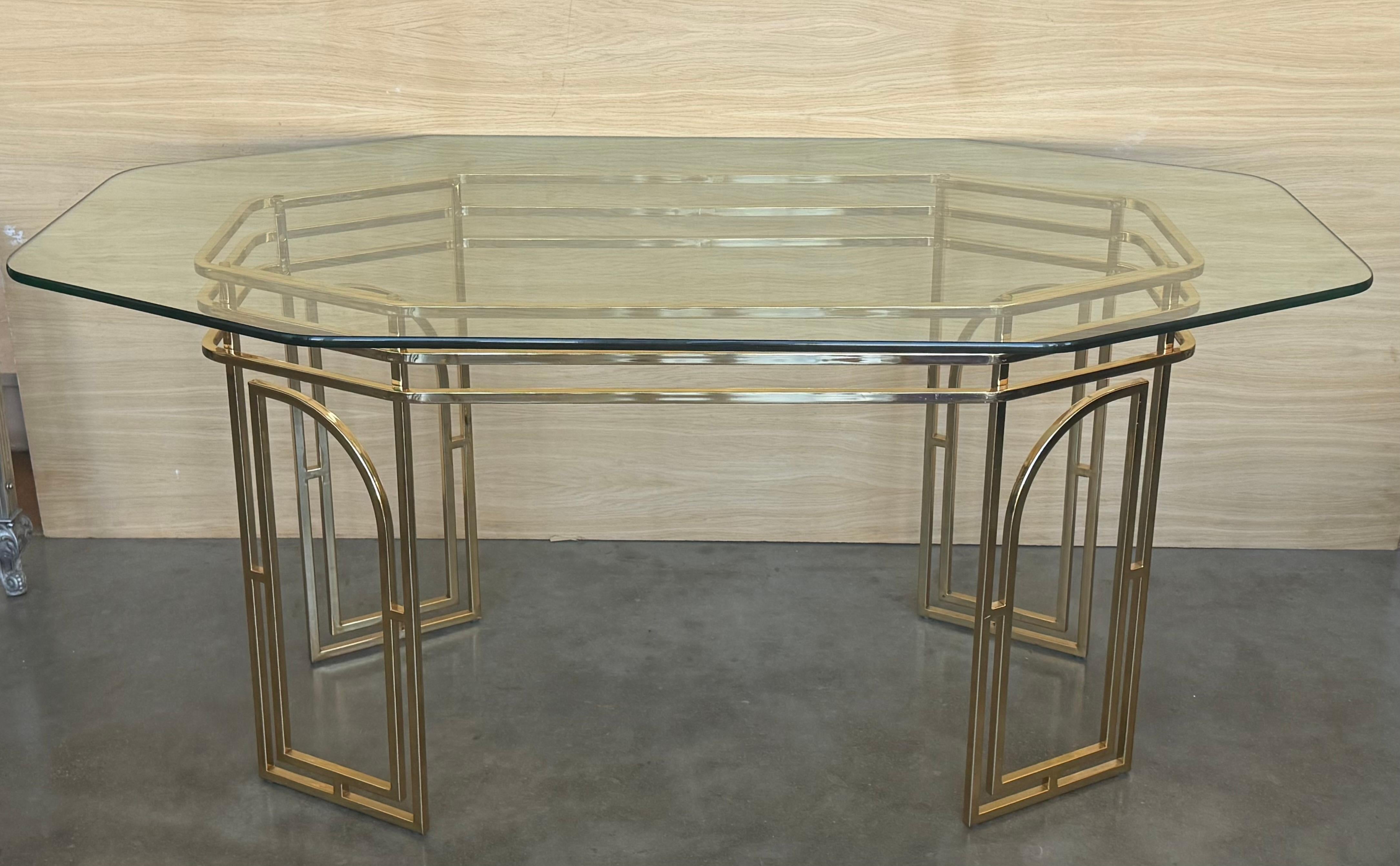 Table de salle à manger italienne géométrique du milieu du siècle dernier avec plateau en verre Bon état - En vente à Miami, FL