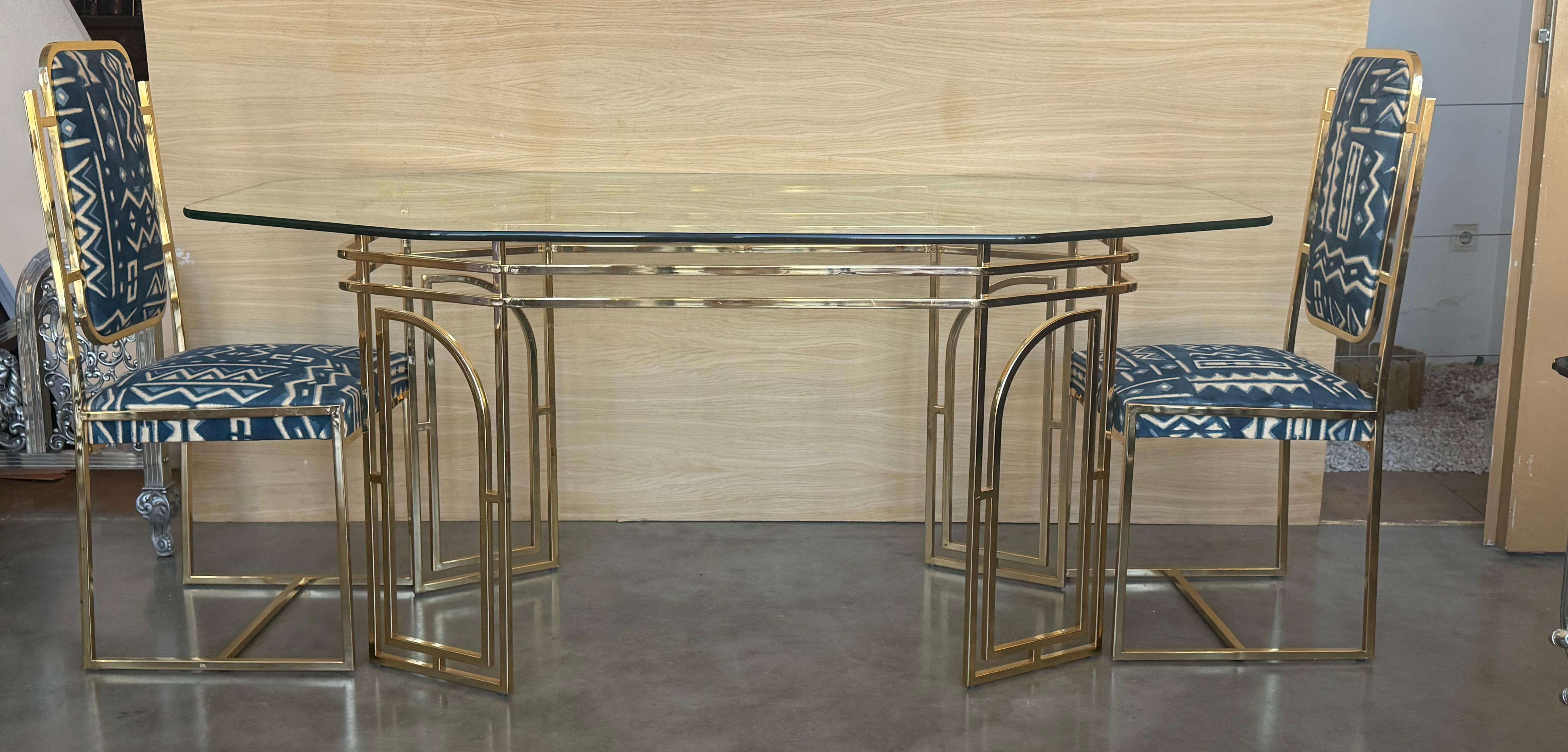 Laiton Table de salle à manger italienne géométrique du milieu du siècle dernier avec plateau en verre en vente