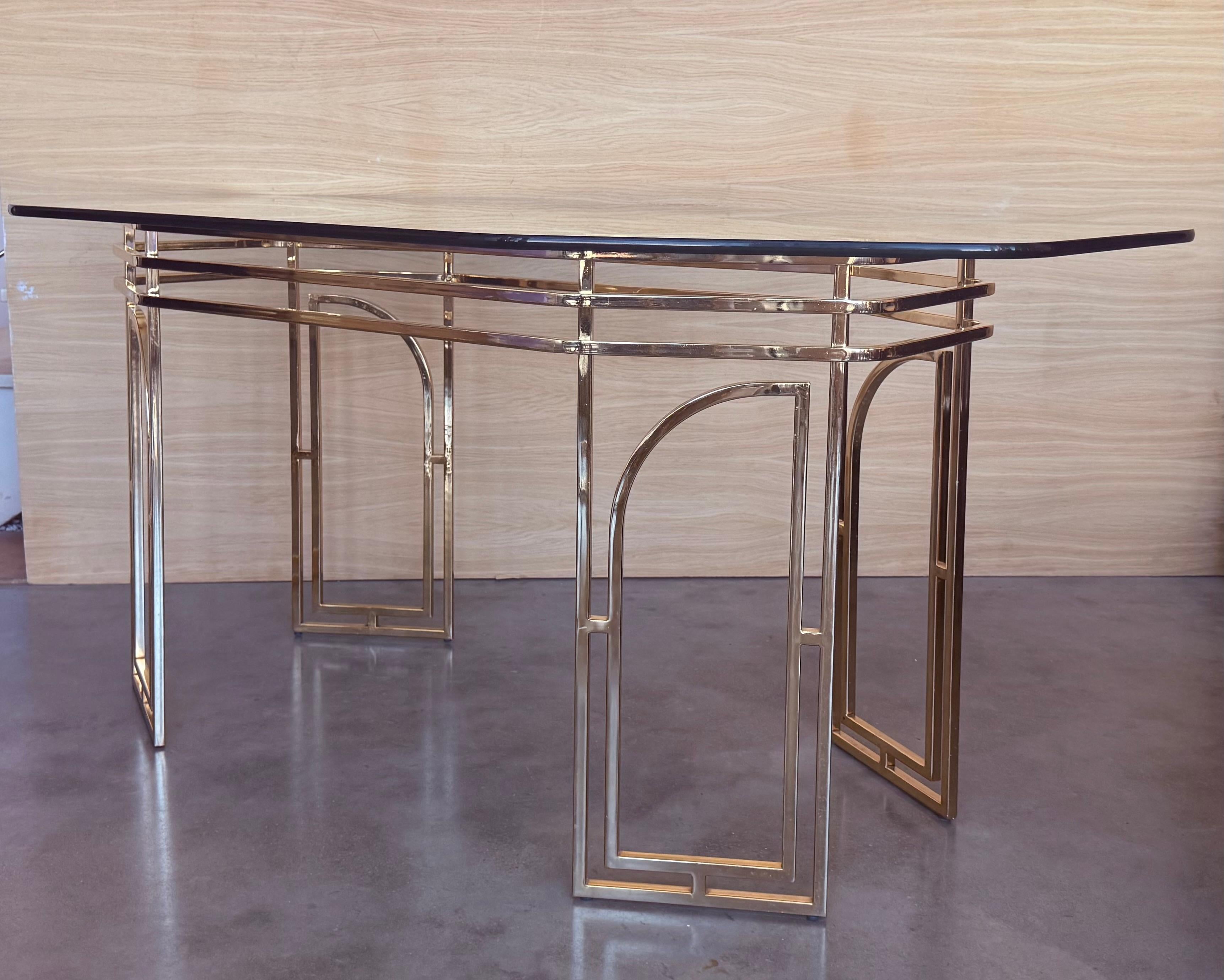 Table de salle à manger italienne géométrique du milieu du siècle dernier avec plateau en verre en vente 3