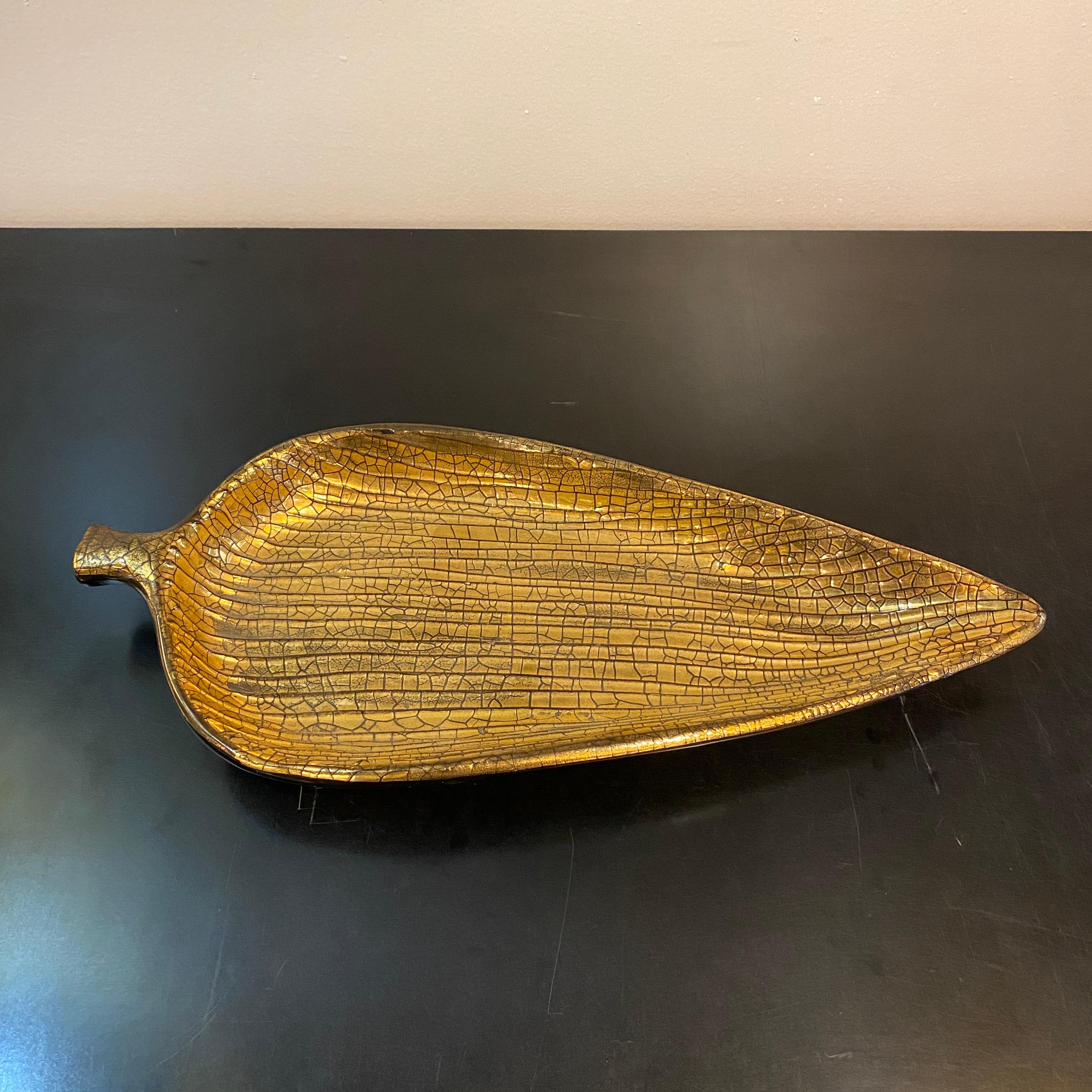Italian, mid-century modern, art pottery, leaf-shaped tray or dish with gilt crackle textured surface and glazed black underside. A glamourous addition to any surface. Marked Italy.